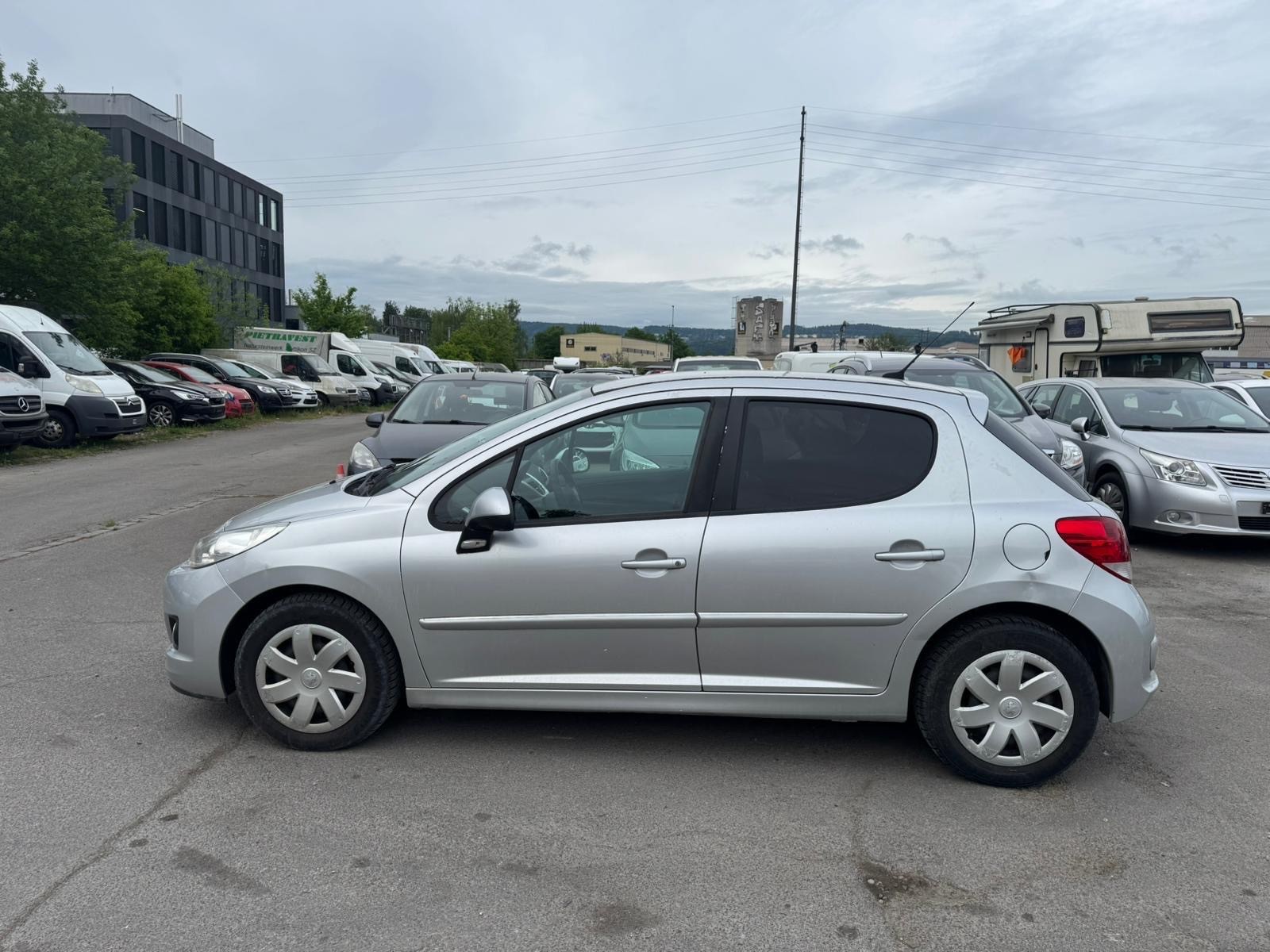 PEUGEOT 207 1.6 16V Lion Edition Automatic-image-5