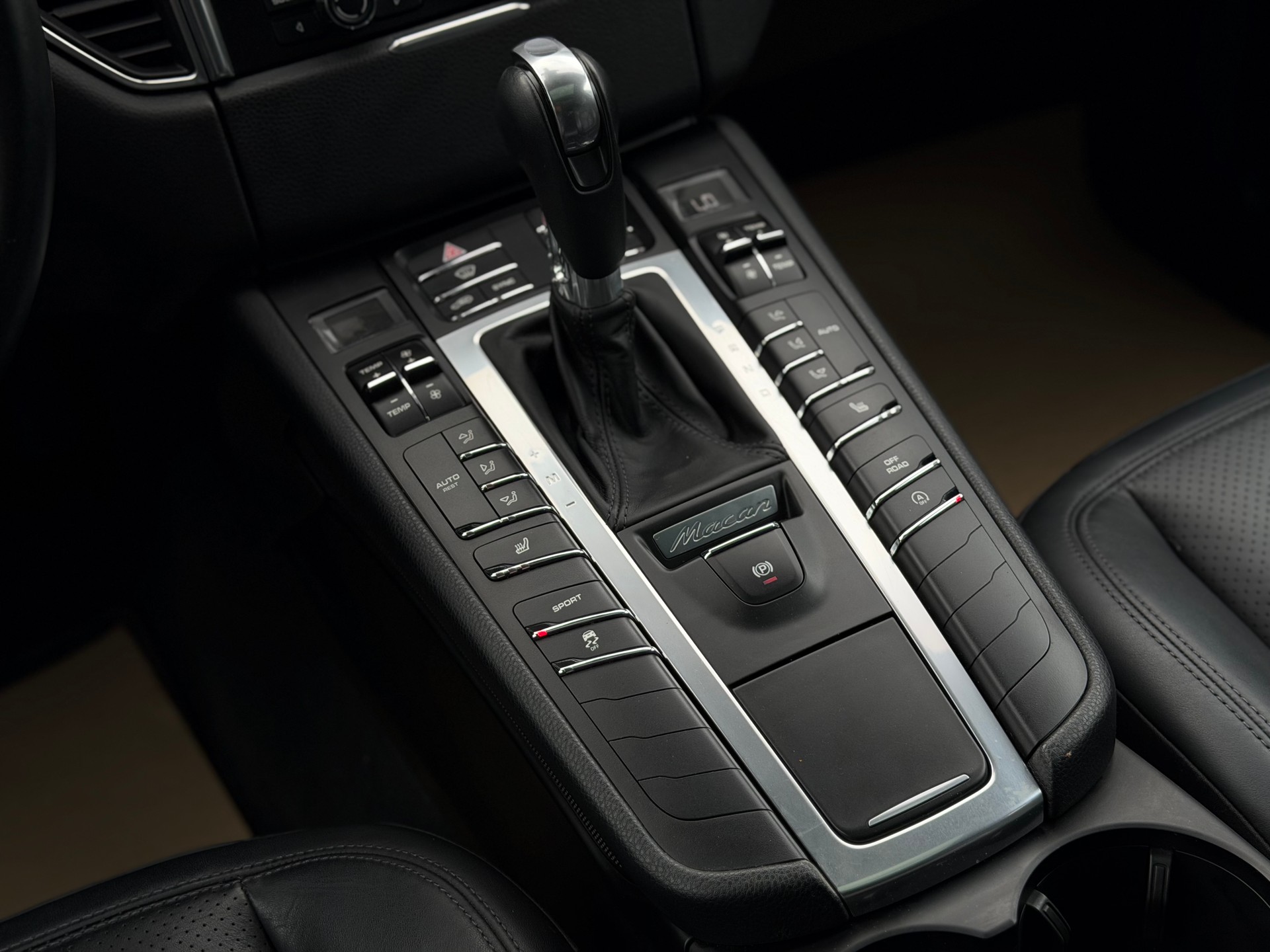 PORSCHE Macan S PDK-image-18