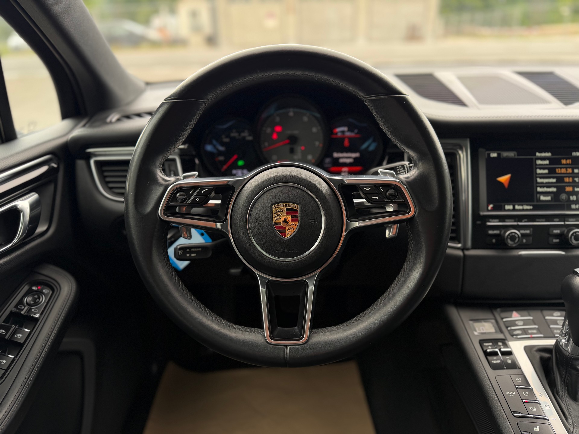 PORSCHE Macan S PDK-image-16