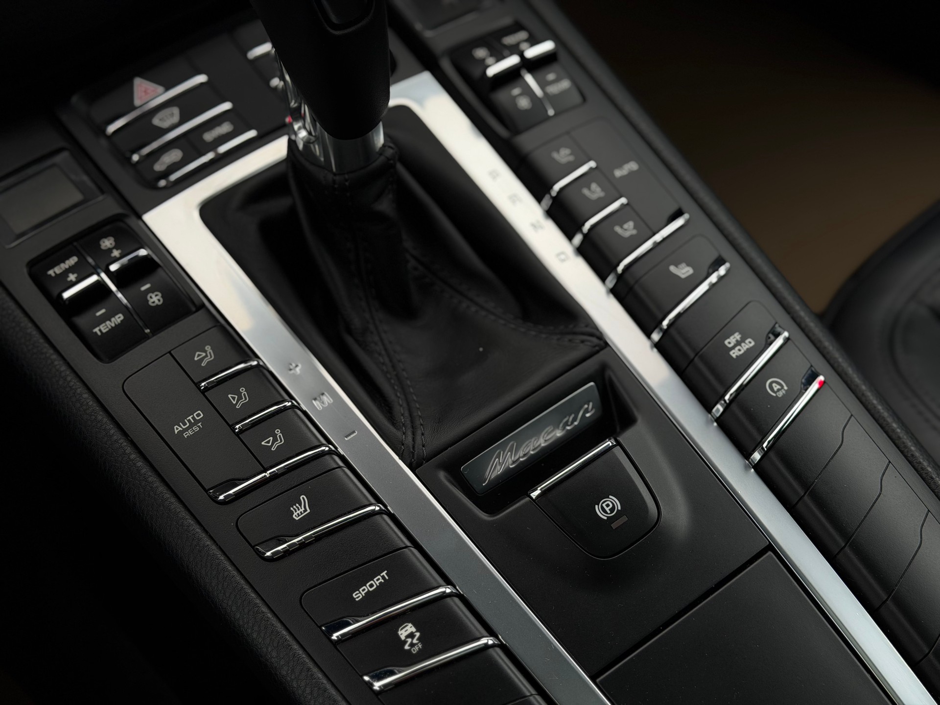 PORSCHE Macan S PDK-image-19