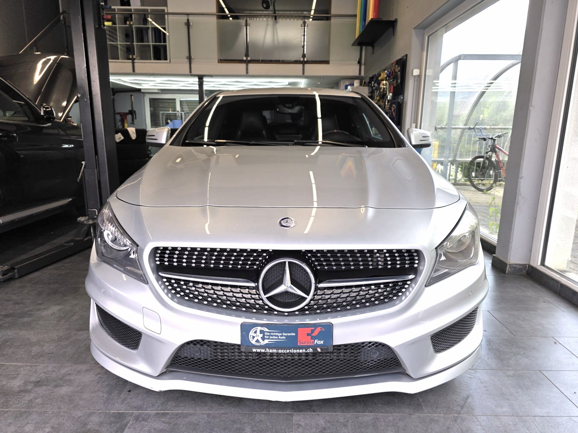 MERCEDES-BENZ CLA 180 AMG Line 7G-DCT-showroom-element-1