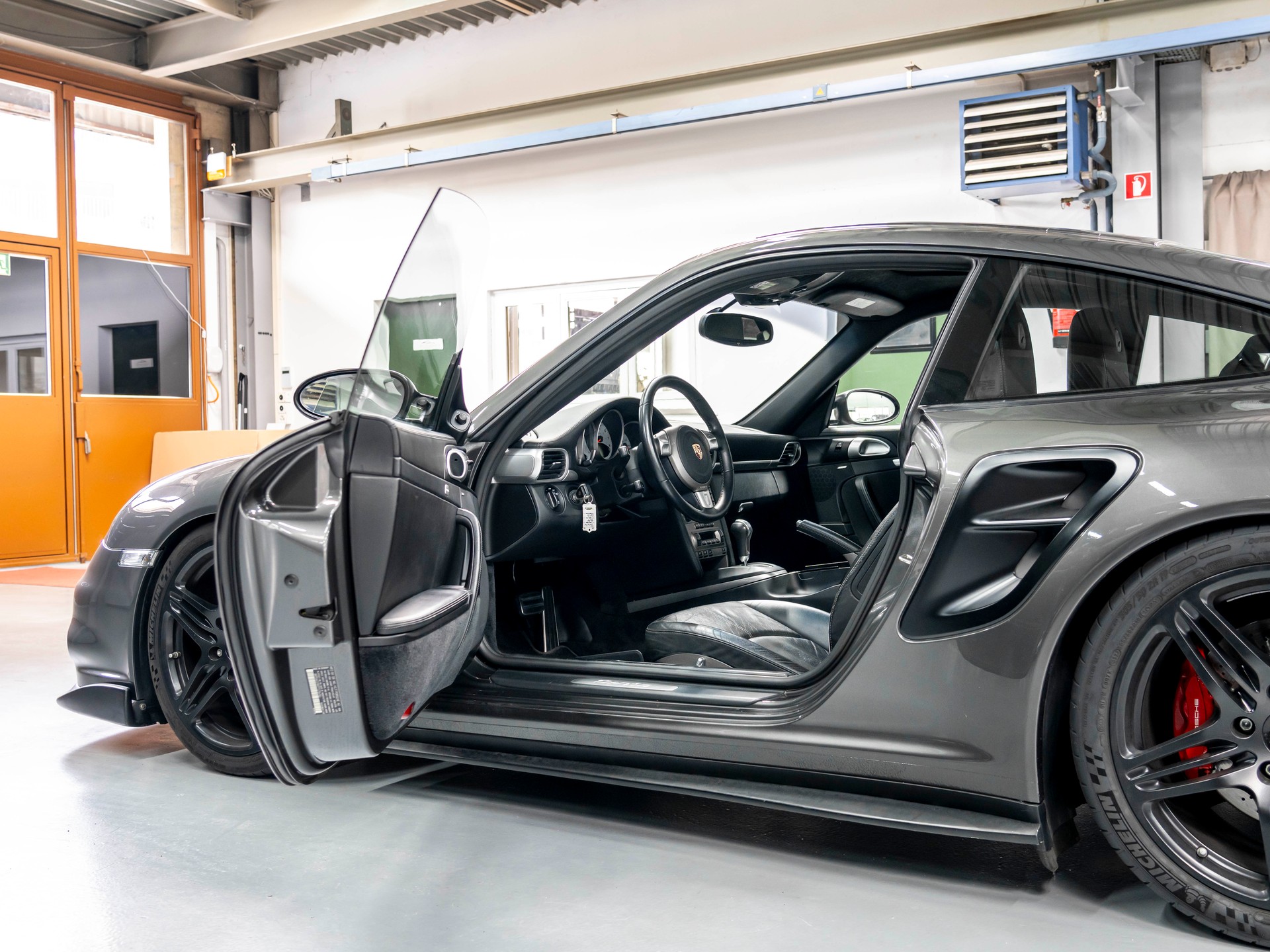 PORSCHE 9FF sur base 911 Turbo-image-10