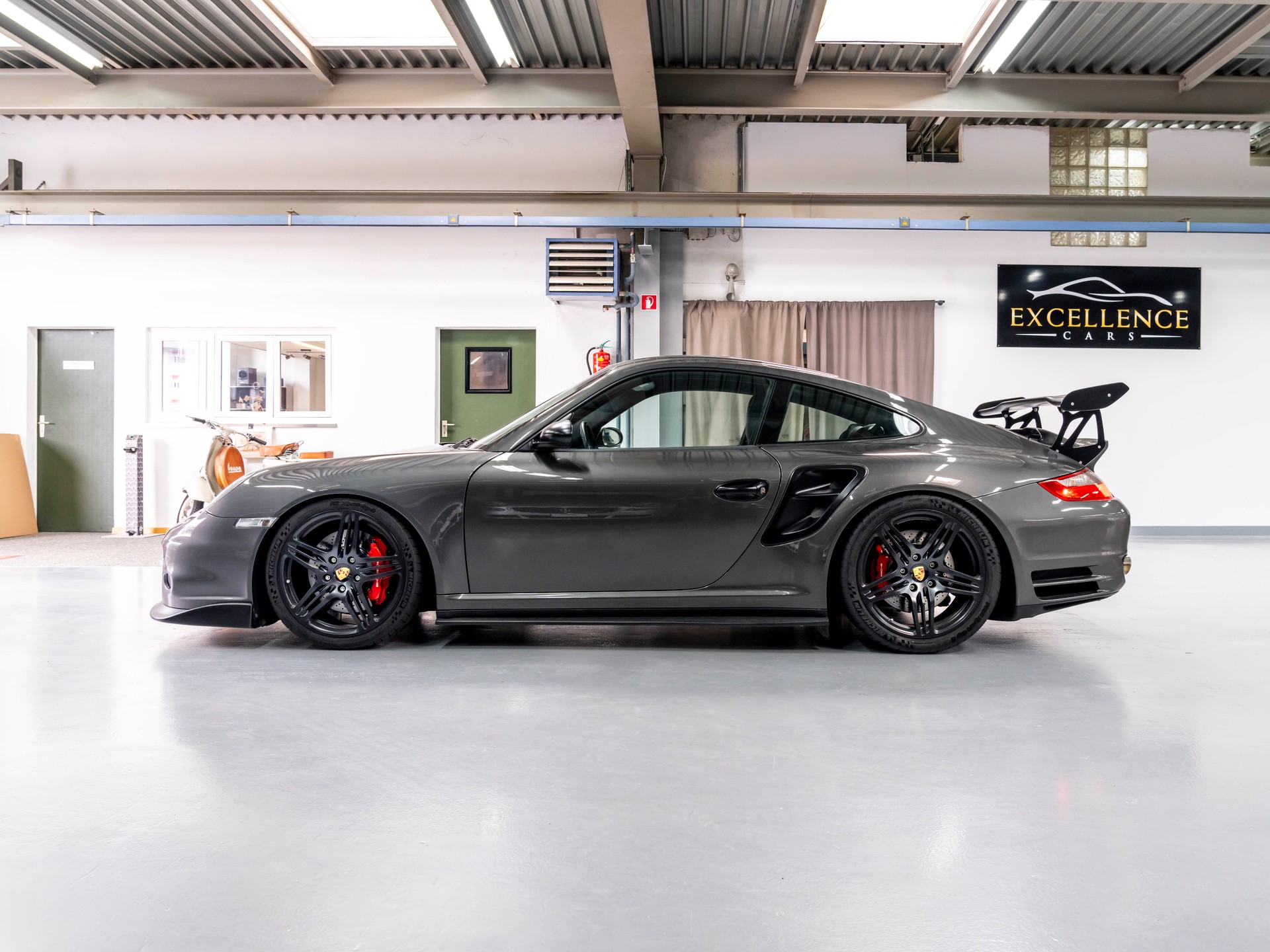 PORSCHE 9FF sur base 911 Turbo-image-3