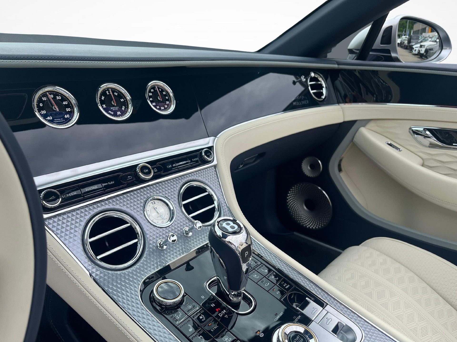 BENTLEY Continental GTC 4.0 V8 Hybrid Mulliner-image-13