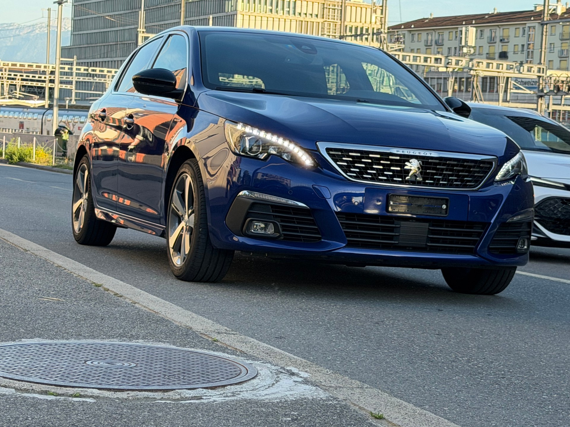 PEUGEOT 308 1.2 Pure Tech GT Line EAT8-showroom-element-2