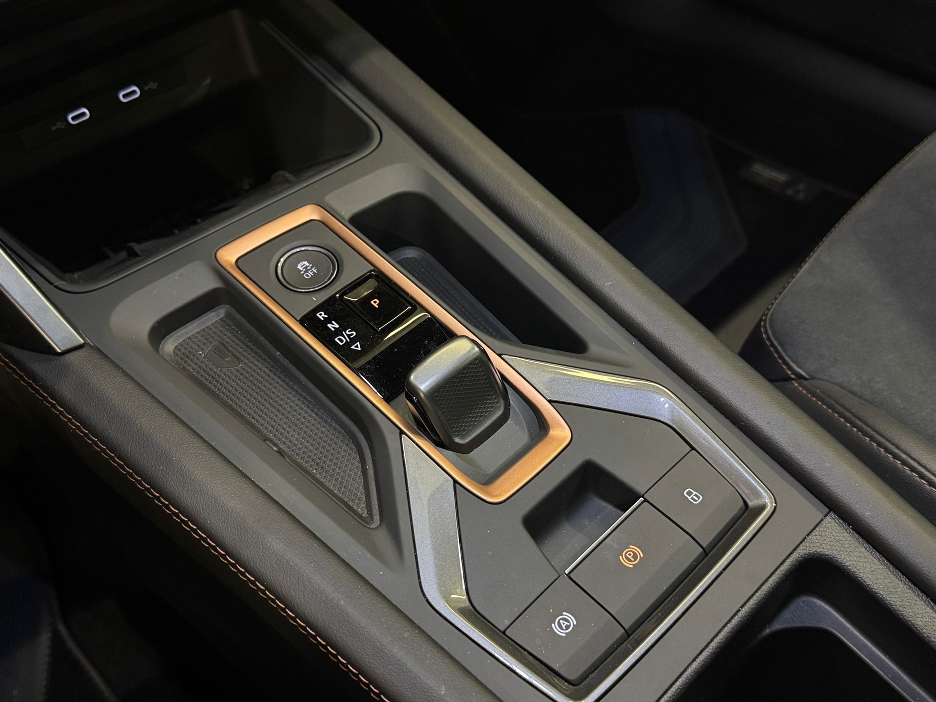 CUPRA LEON 1.5 TSI DSG *Magnetic Grau Matt*-image-14