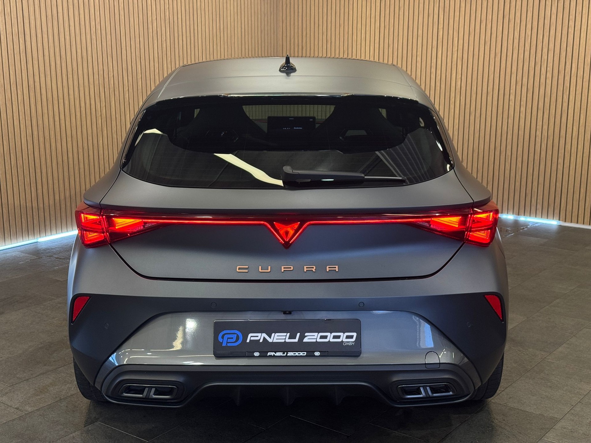 CUPRA LEON 1.5 TSI DSG *Magnetic Grau Matt*-image-6