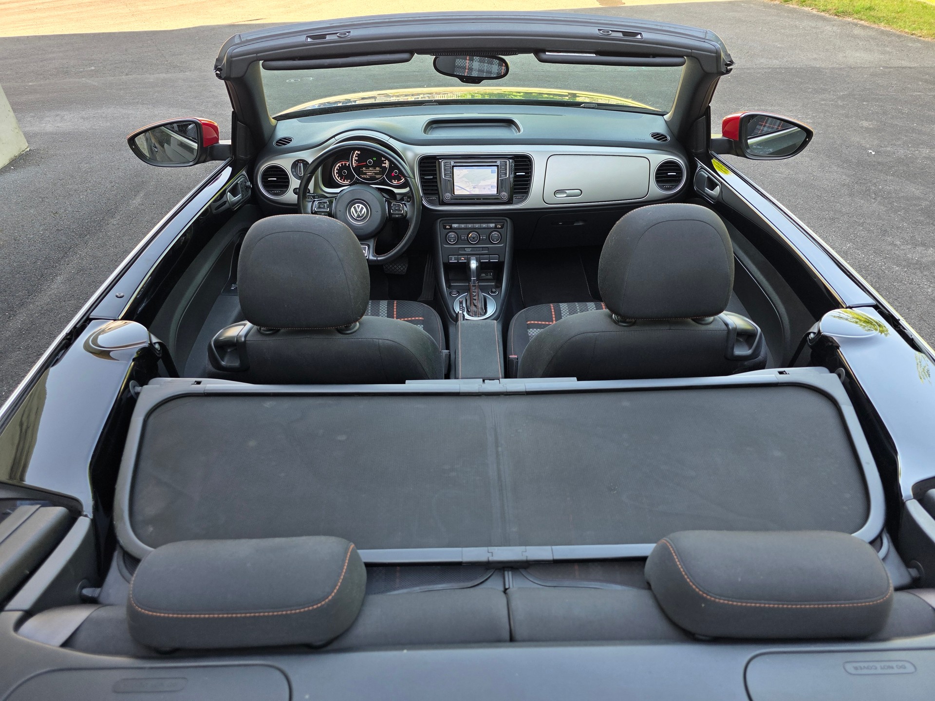 VW Beetle Cabrio 1.2 TSI BMT Club DSG-image-25