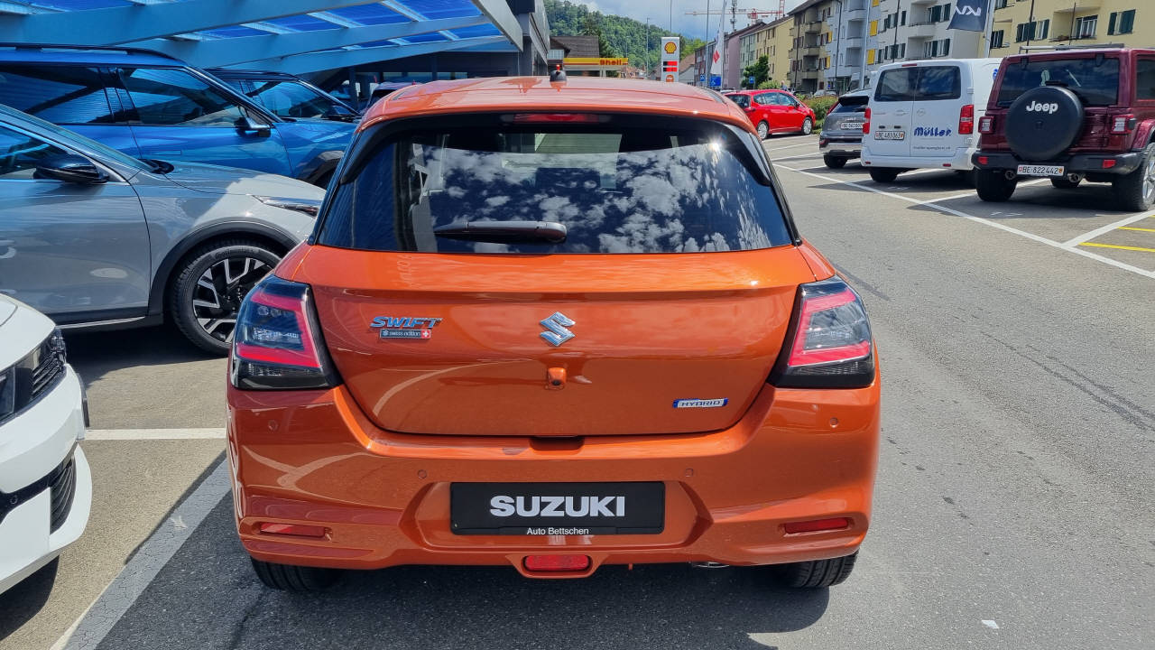 SUZUKI Swift 1.2 Sakura Top Hybrid 4x4-image-4