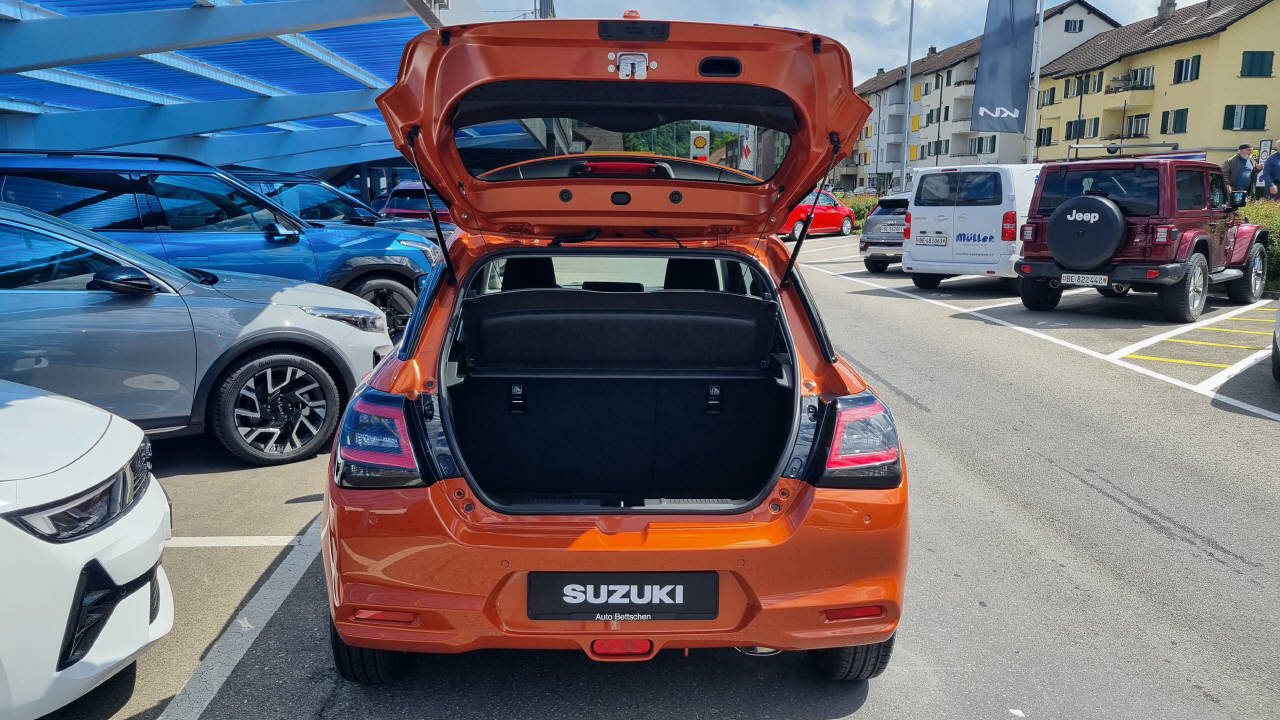 SUZUKI Swift 1.2 Sakura Top Hybrid 4x4-image-7