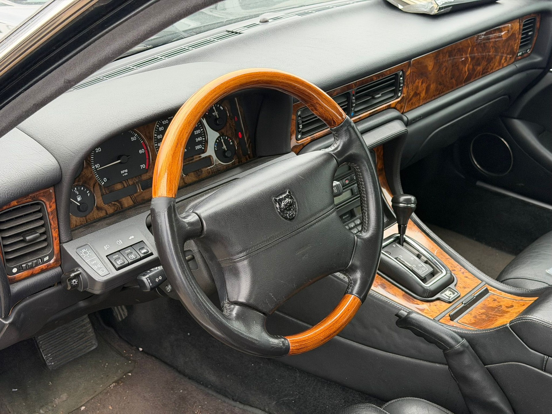 JAGUAR XJ 3.2 Executive-image-8
