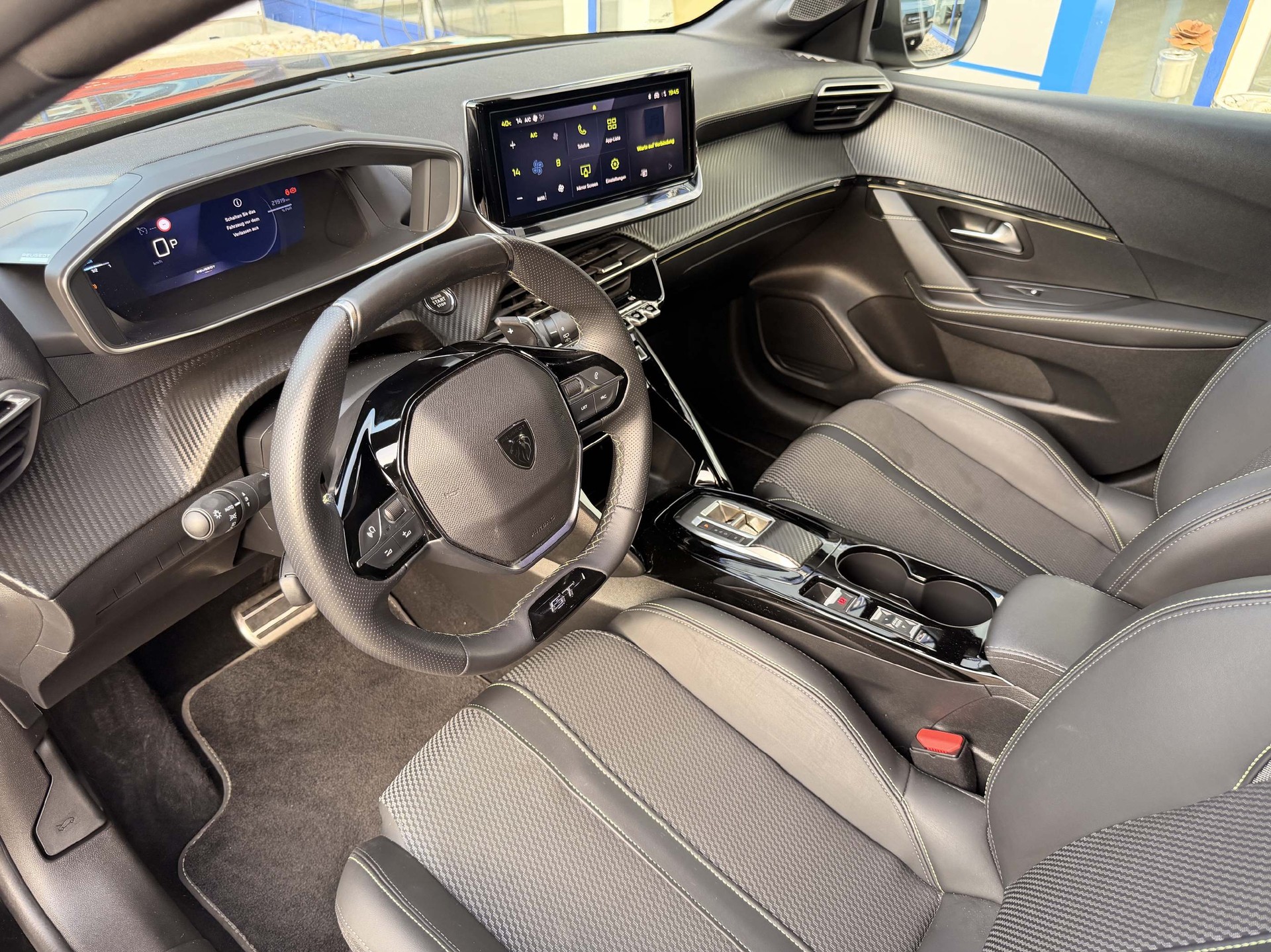 PEUGEOT 208 1.2 Hybrid 145 GT 5 Jahre Garantie-image-10