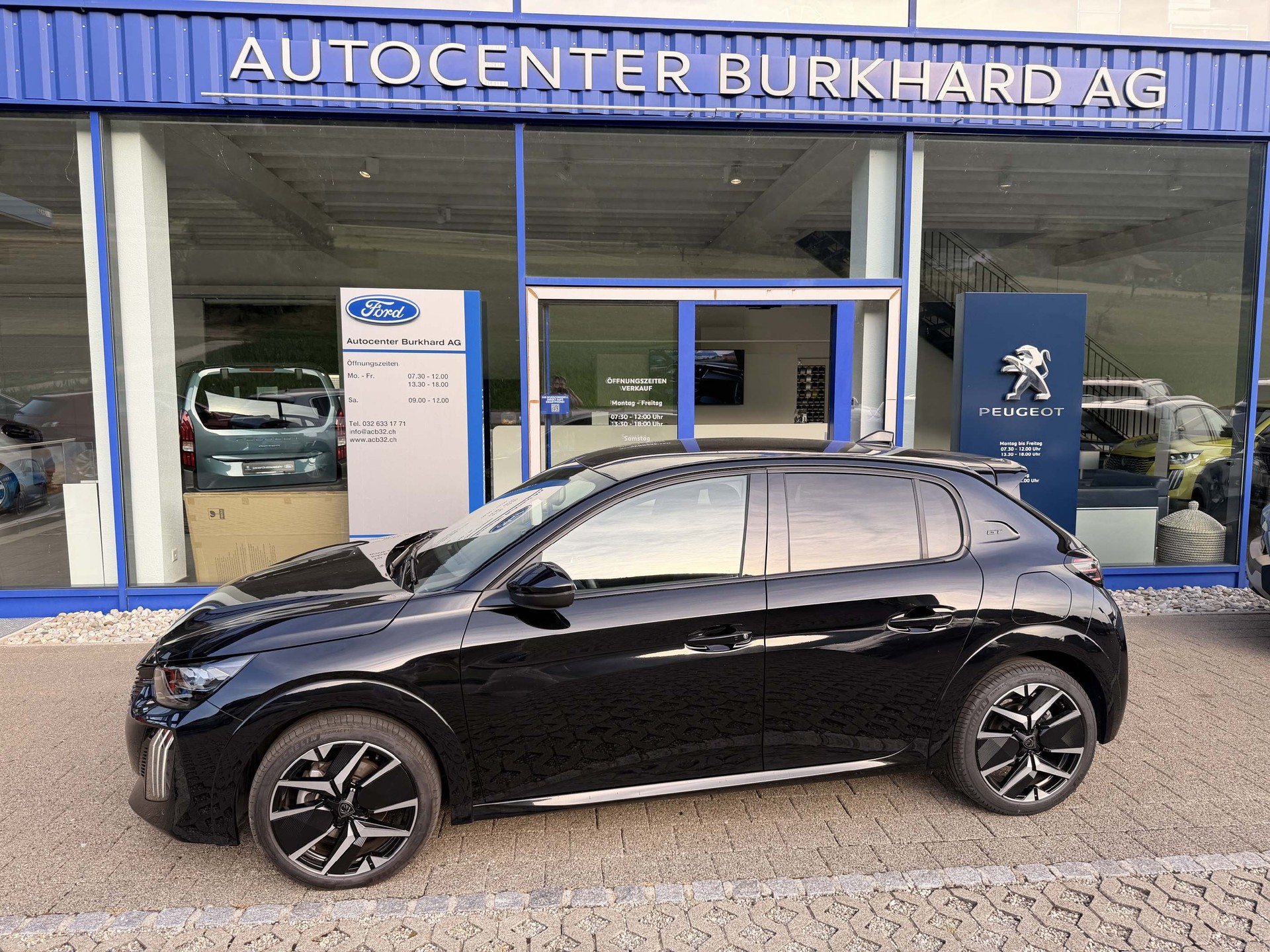 PEUGEOT 208 1.2 Hybrid 145 GT 5 Jahre Garantie-image-0
