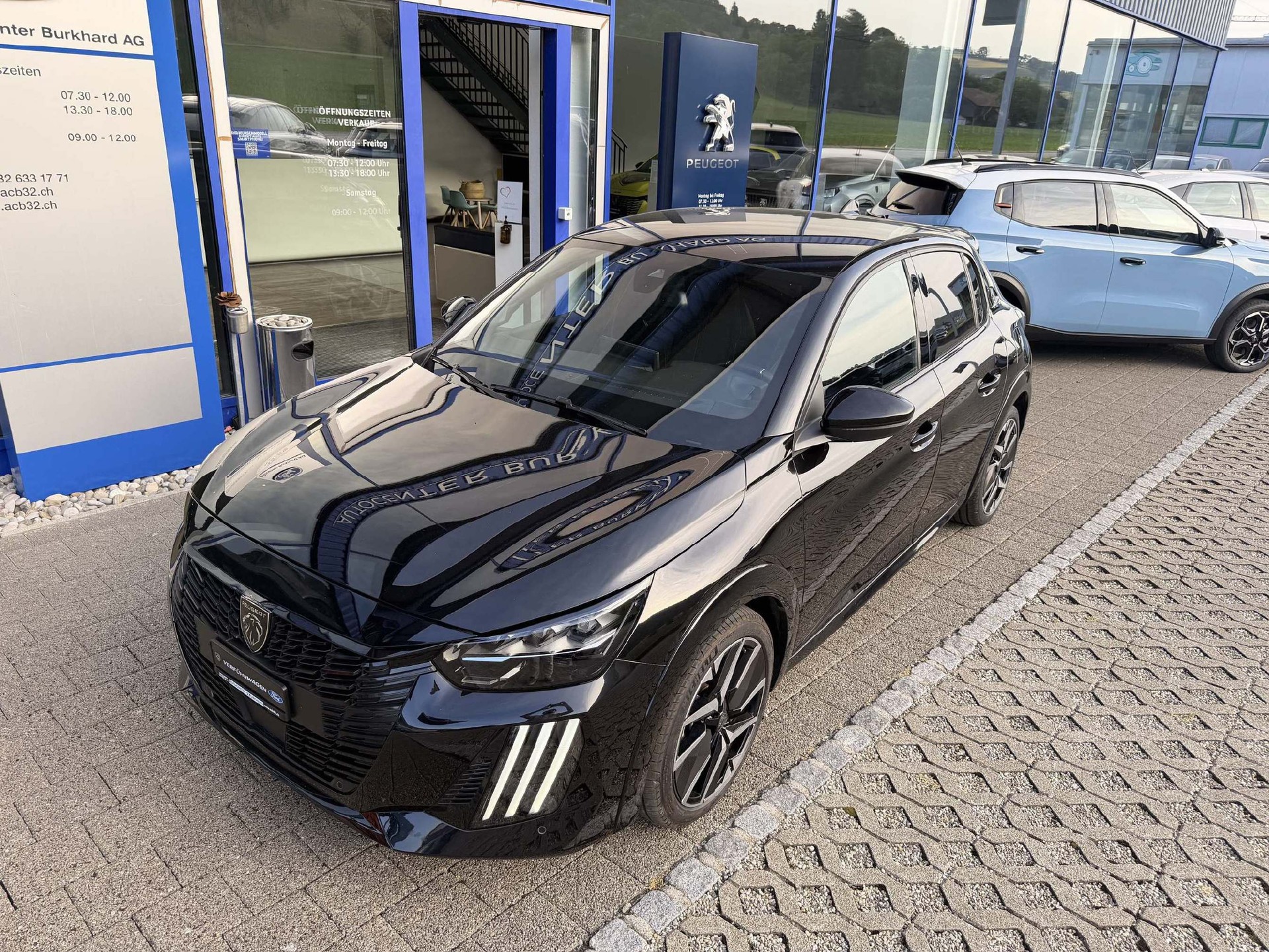PEUGEOT 208 1.2 Hybrid 145 GT 5 Jahre Garantie-image-1