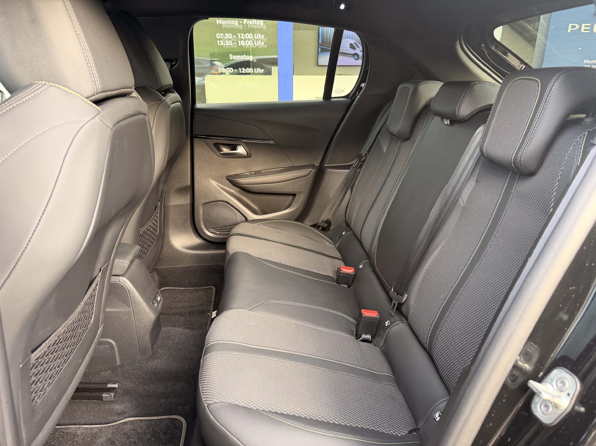 PEUGEOT 208 1.2 Hybrid 145 GT 5 Jahre Garantie-image-7