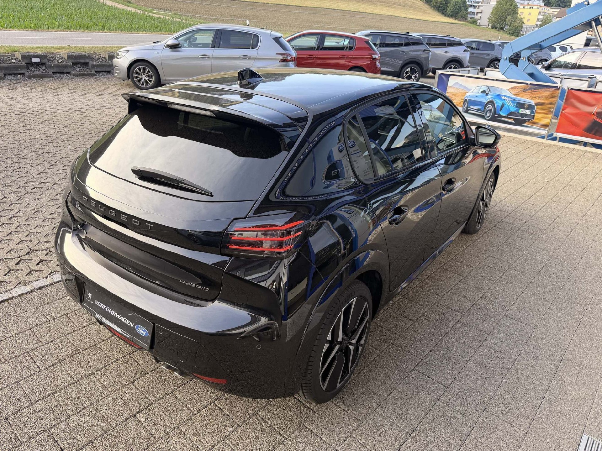 PEUGEOT 208 1.2 Hybrid 145 GT 5 Jahre Garantie-image-4