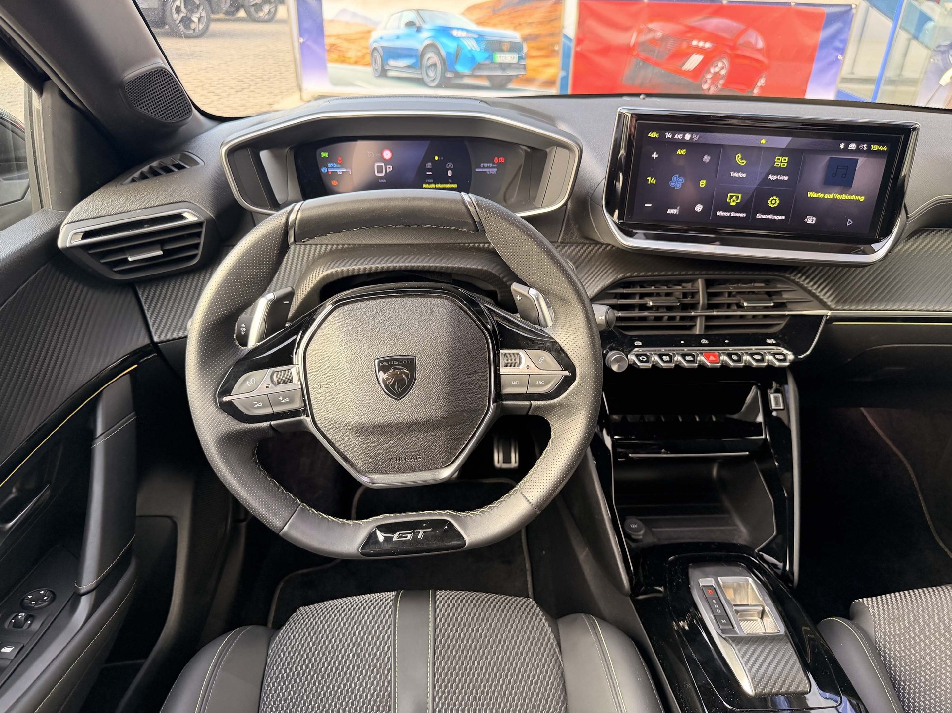 PEUGEOT 208 1.2 Hybrid 145 GT 5 Jahre Garantie-image-9