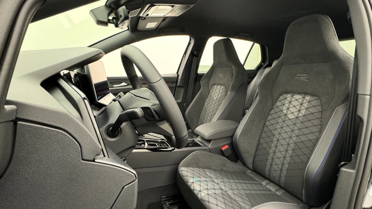 VW Golf 2.0 TSI R-Line DSG 4 Motion-image-4