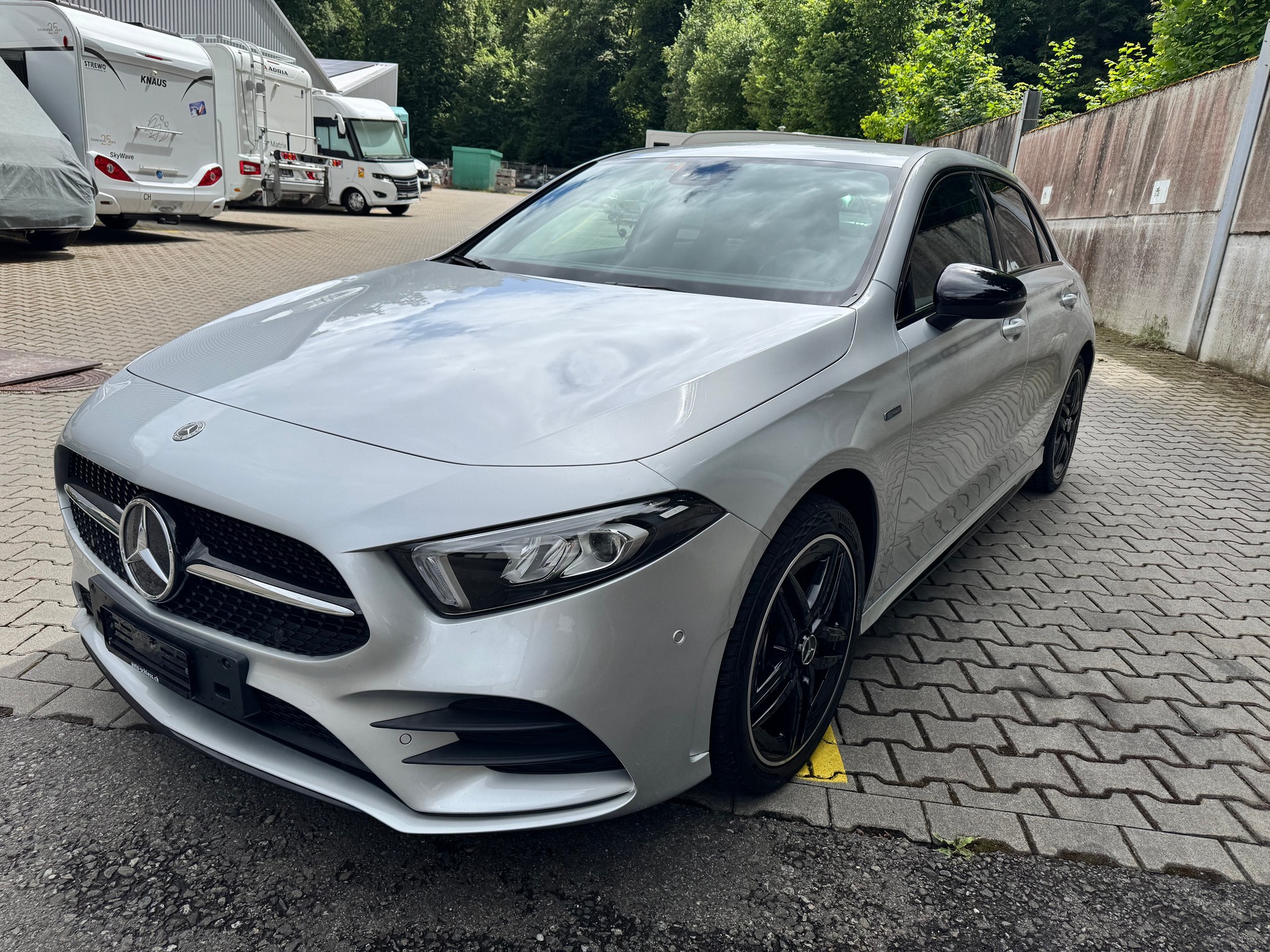 MERCEDES-BENZ A 250e AMG Line 8G-DCT