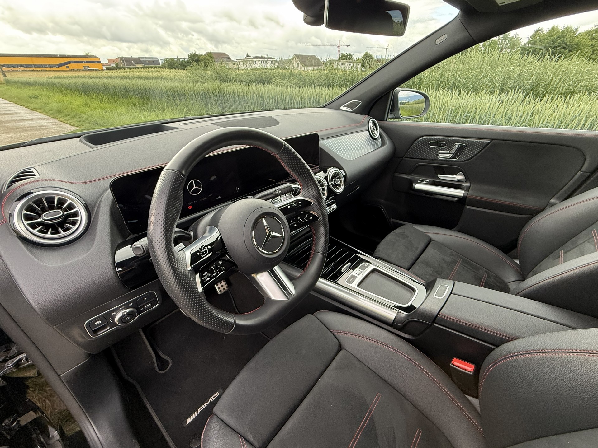 MERCEDES-BENZ EQB 350 Swiss Star AMG Line 4matic-image-4