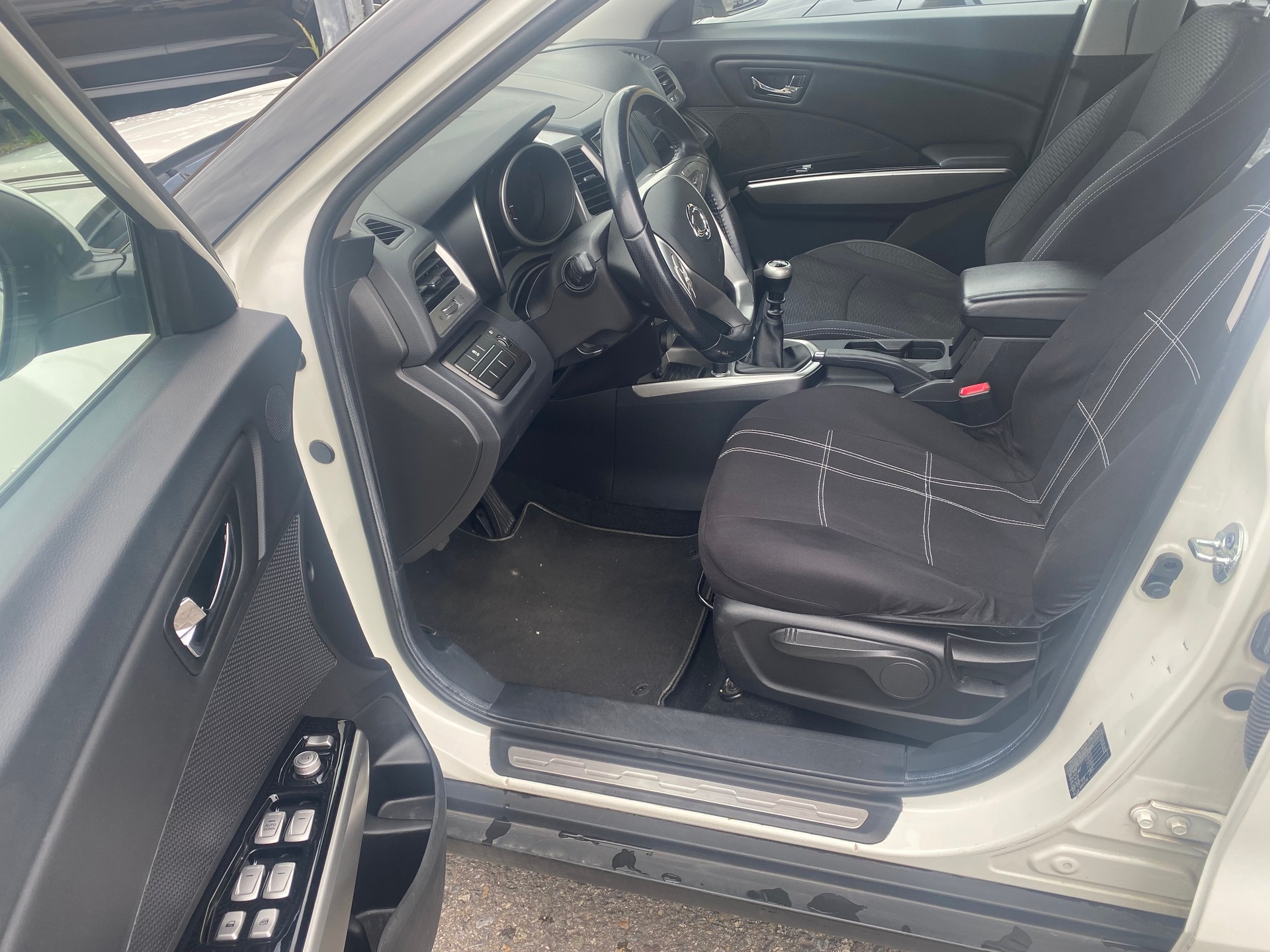 KGM-SsangYong TIVOLI-image-6