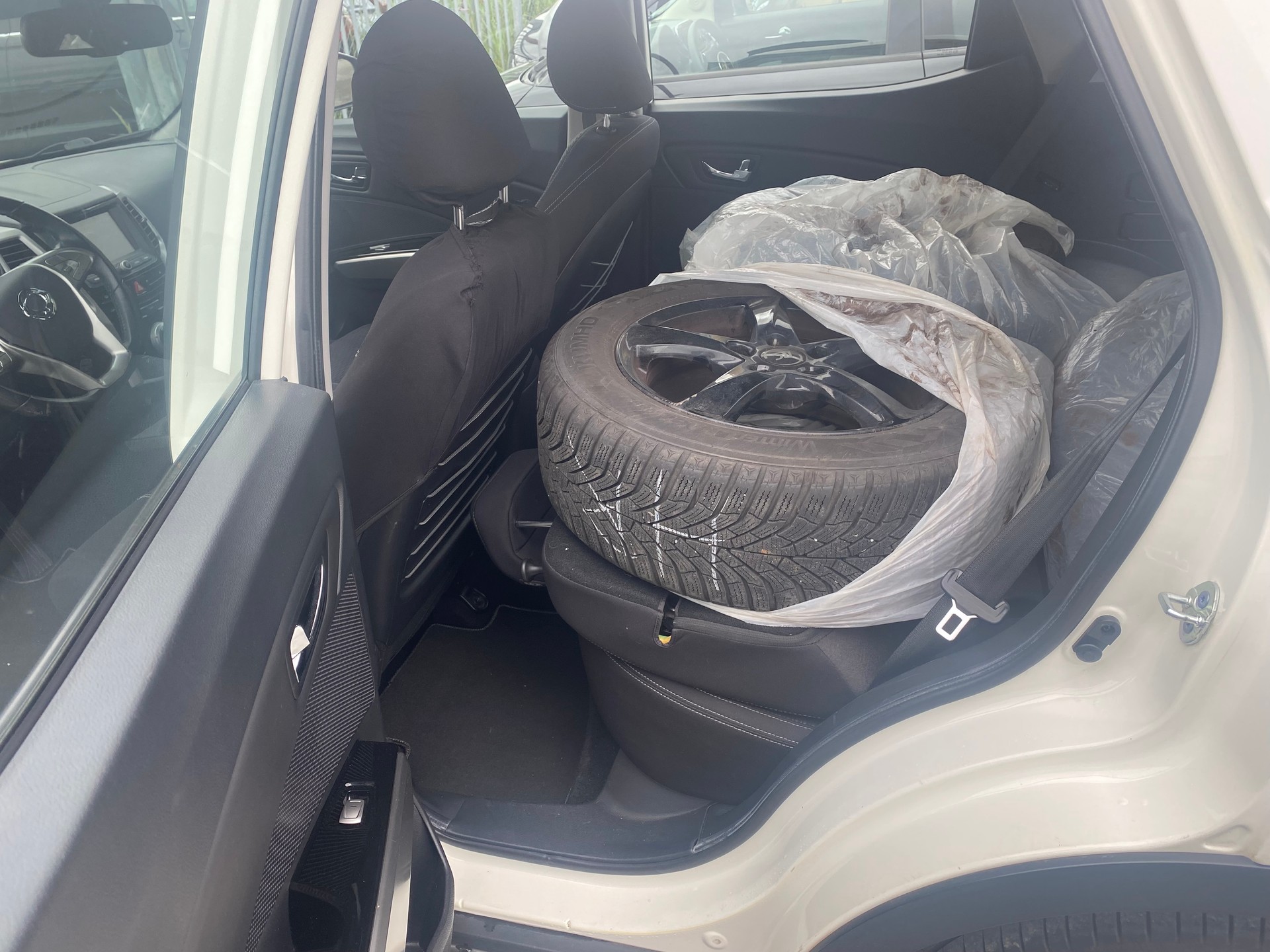 KGM-SsangYong TIVOLI-image-8
