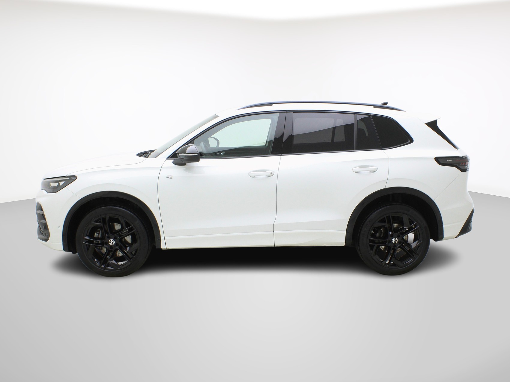 VW Tiguan 2.0 TSI DSG R-Line Black Style 4Motion (2025)-image-2