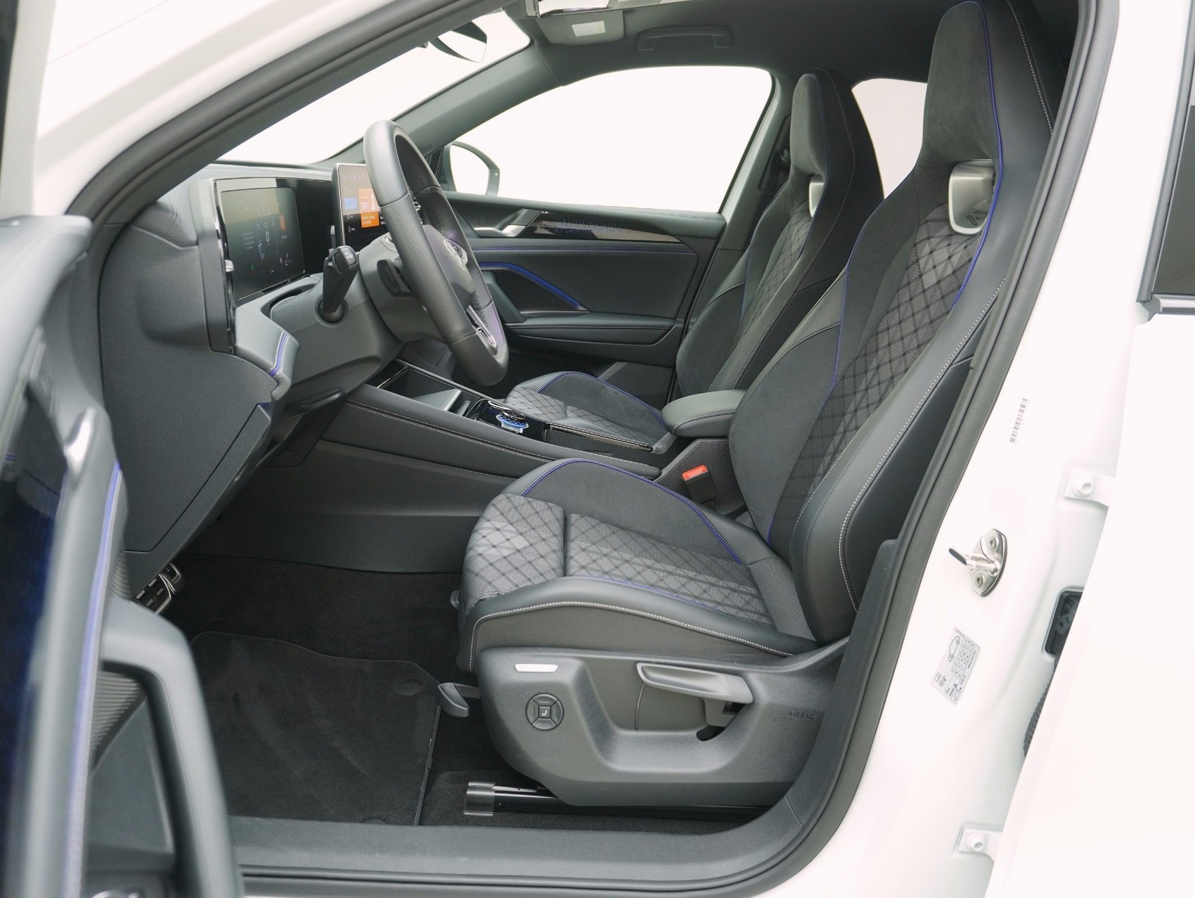 VW Tiguan 2.0 TSI DSG R-Line Black Style 4Motion (2025)-image-7