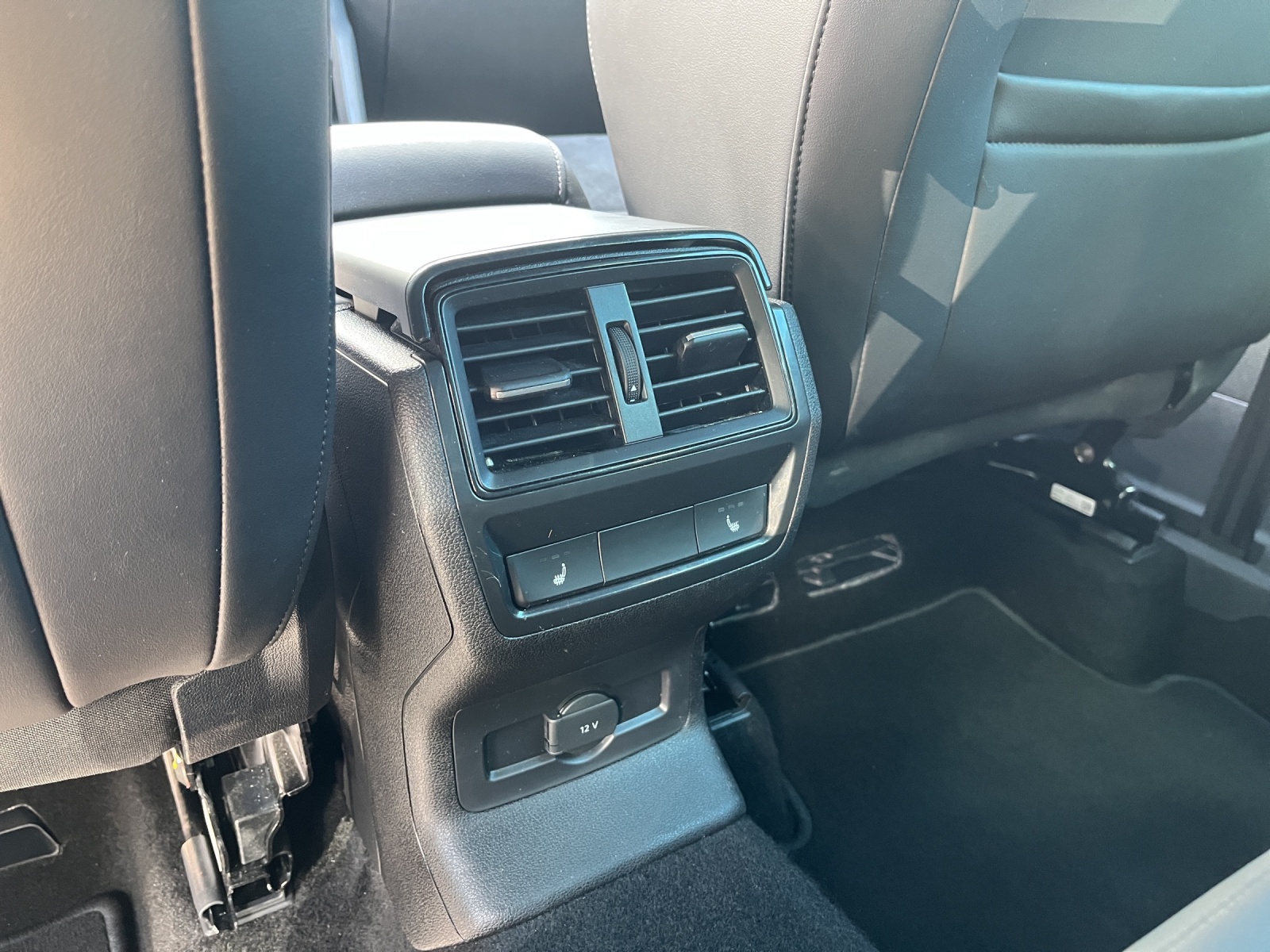 SKODA Karoq 2.0 TSI SportLine 4x4 DSG-image-13