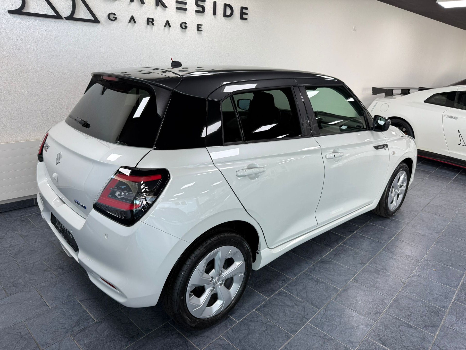 SUZUKI Swift 1.2 Sakura Hybrid CVT-image-3