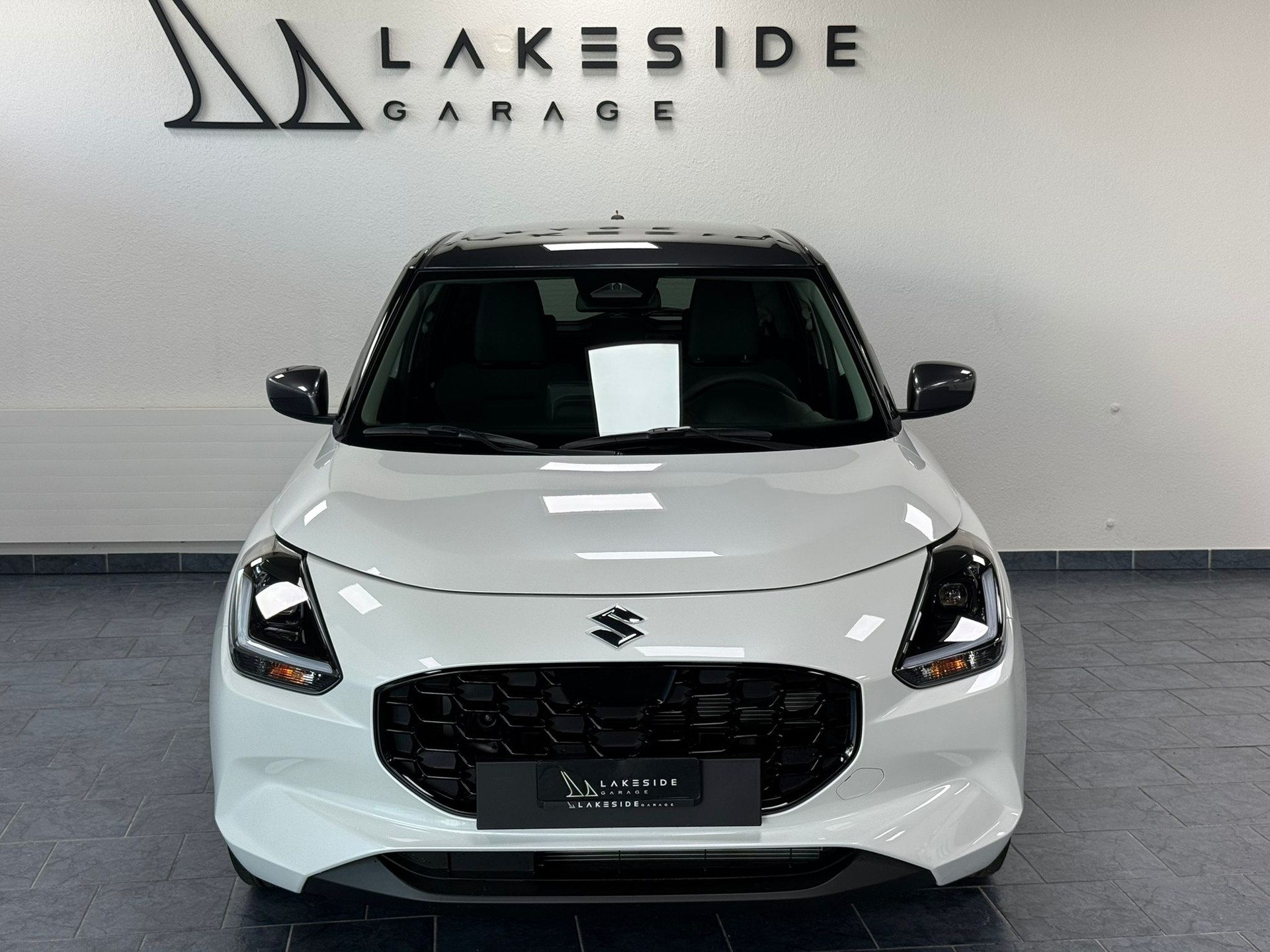 SUZUKI Swift 1.2 Sakura Hybrid CVT-image-1