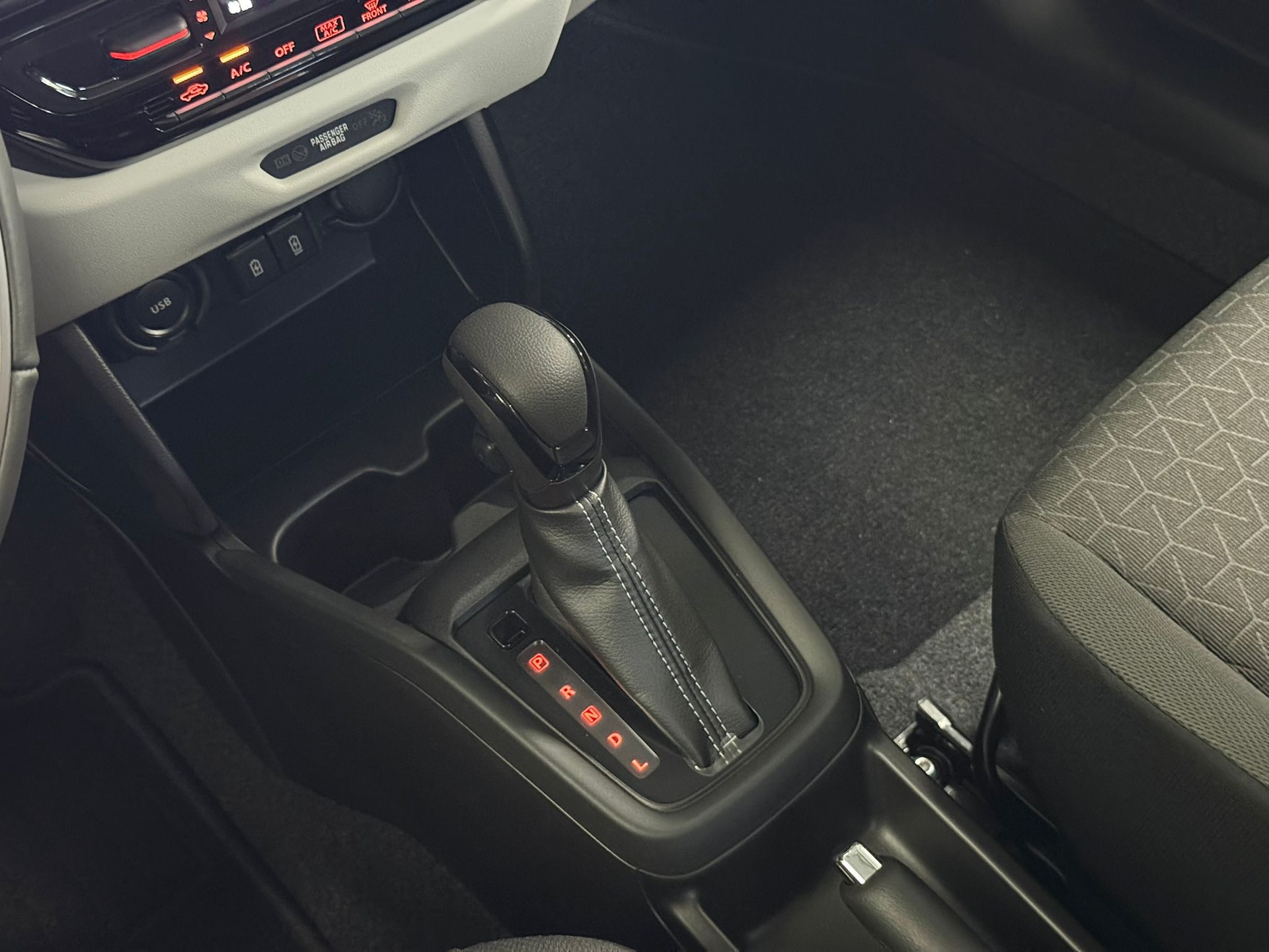SUZUKI Swift 1.2 Sakura Hybrid CVT-image-20
