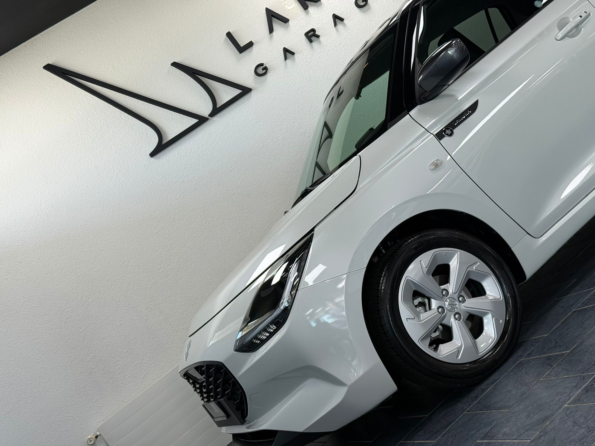 SUZUKI Swift 1.2 Sakura Hybrid CVT-image-7