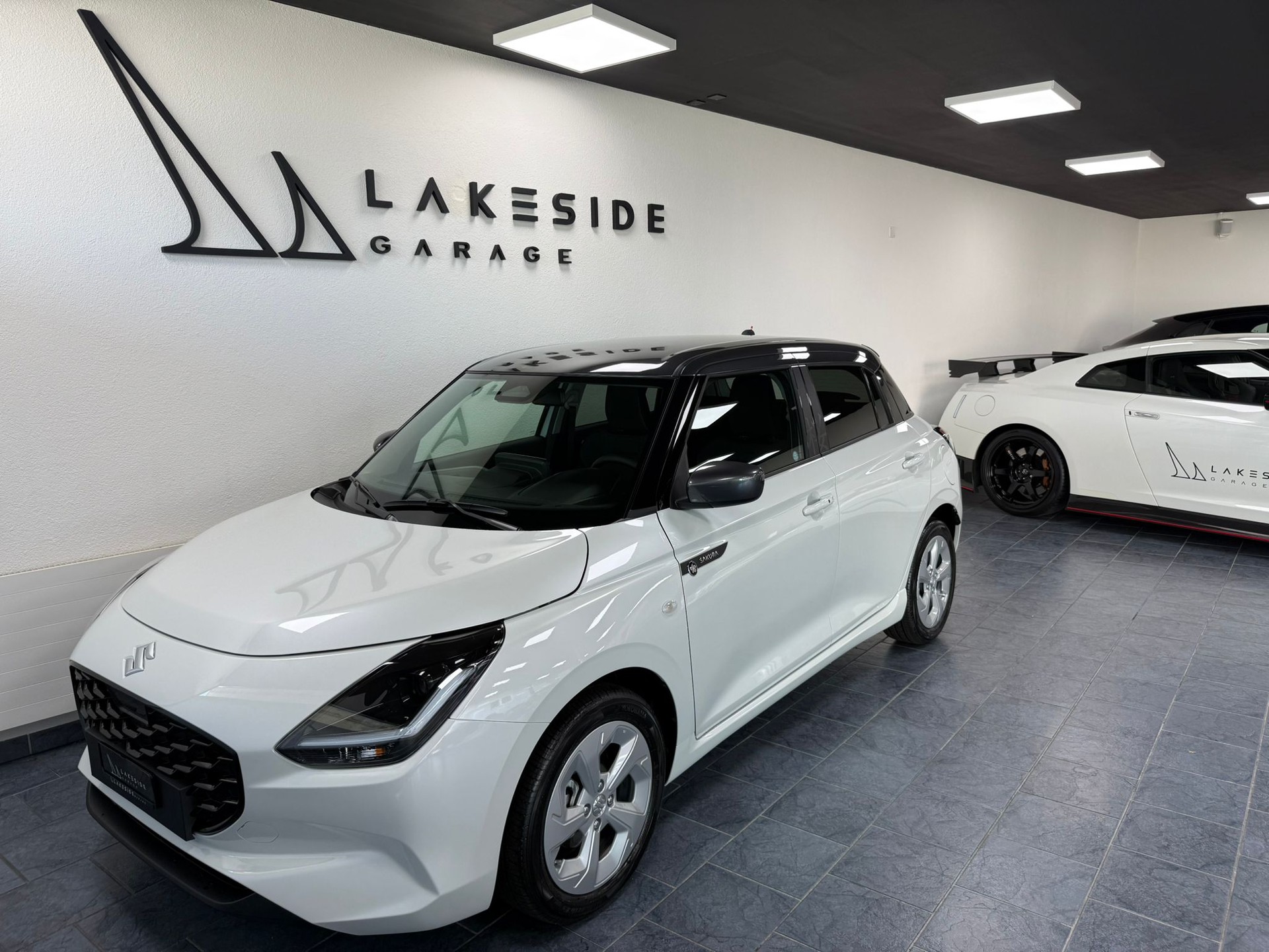SUZUKI Swift 1.2 Sakura Hybrid CVT-image-0