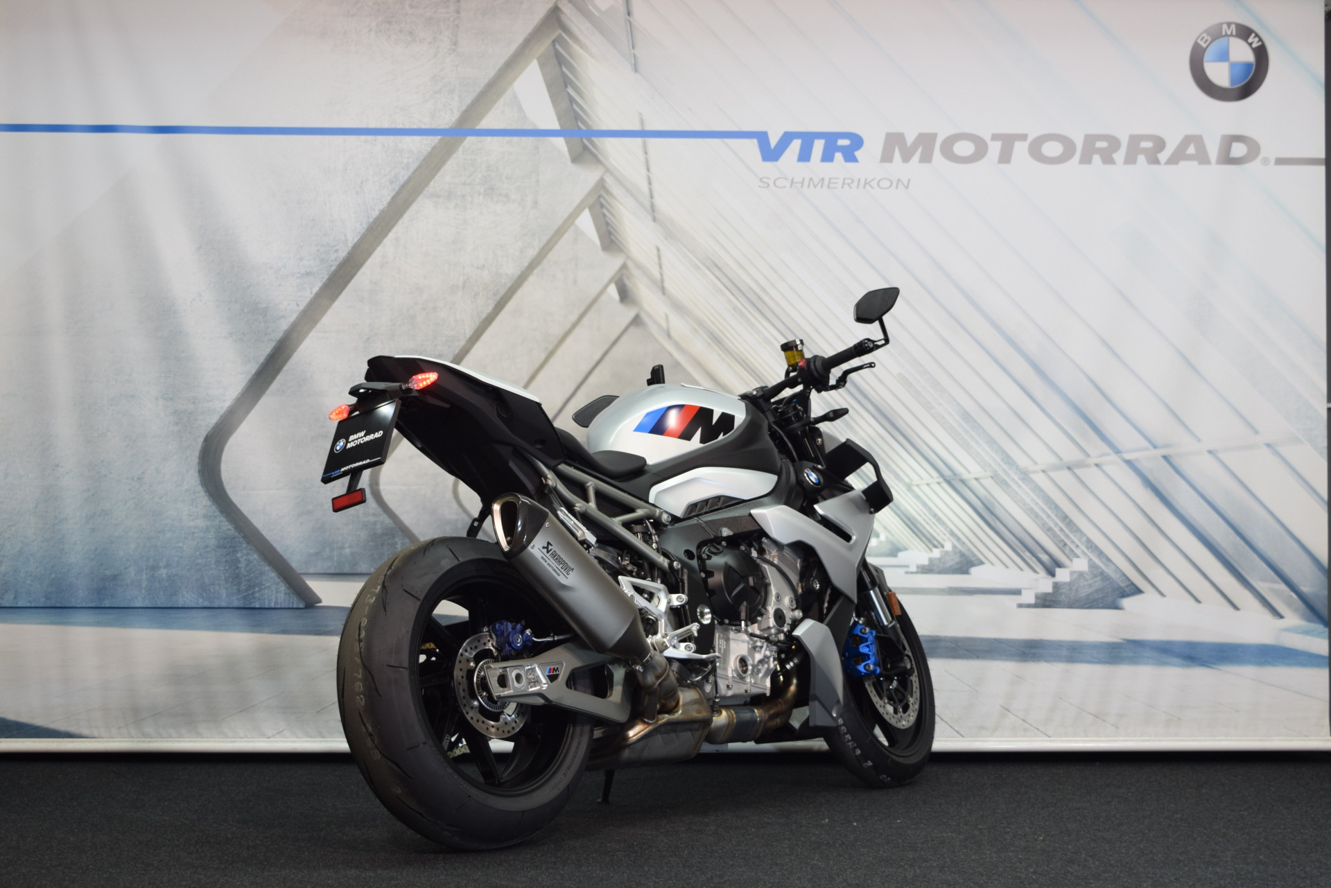 BMW M 1000 R-showroom-element-2
