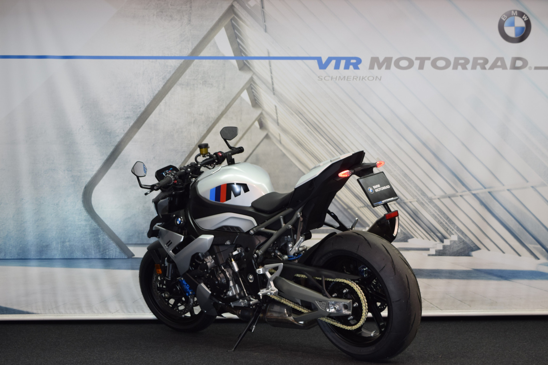 BMW M 1000 R-showroom-element-3
