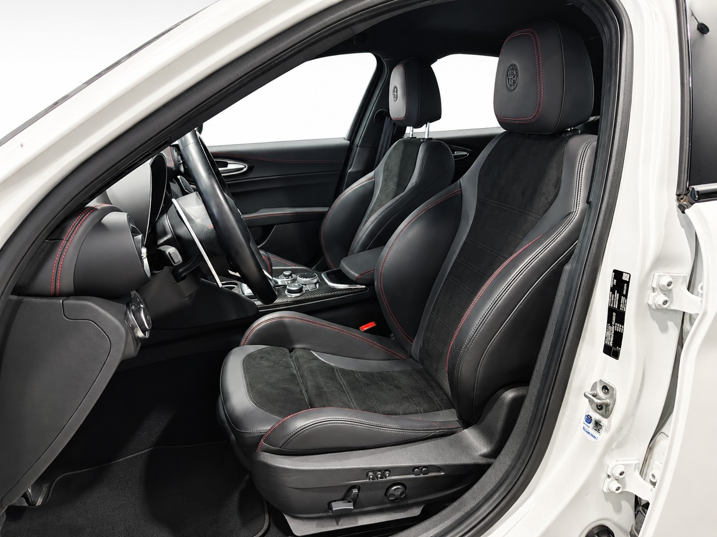 ALFA ROMEO Giulia 2.0 Q4 Veloce TI CH FAHRZEUG-image-7