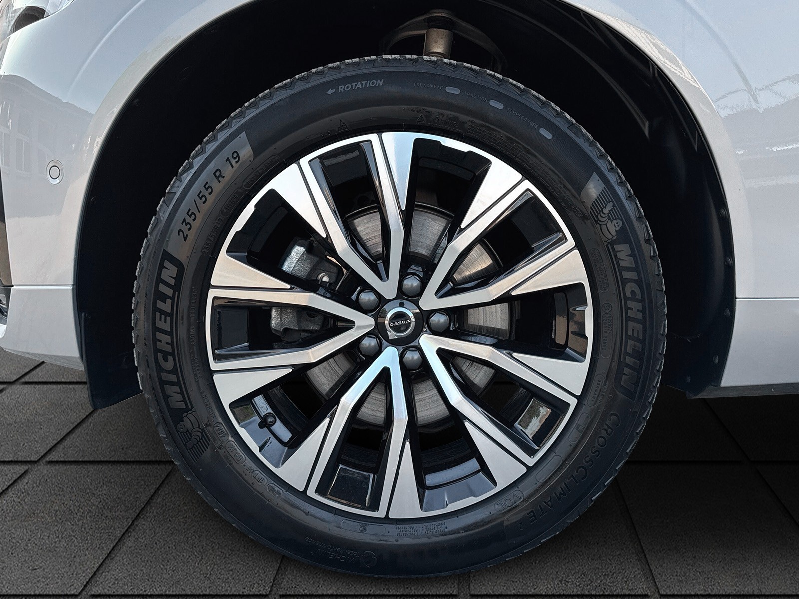 VOLVO XC60 2.0 B5 MH Plus Dark AWD-image-4