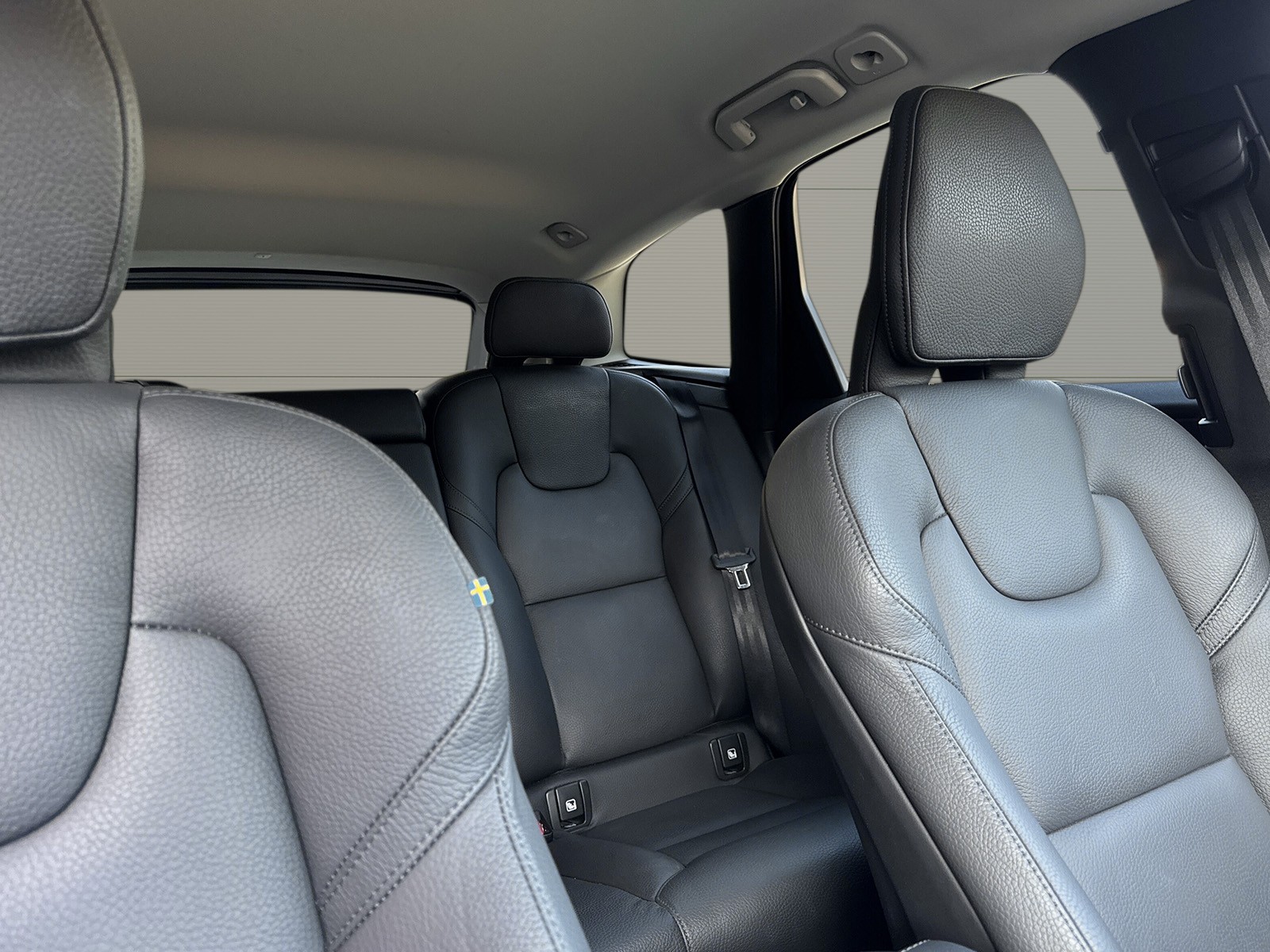 VOLVO XC60 2.0 B5 MH Plus Dark AWD-image-8