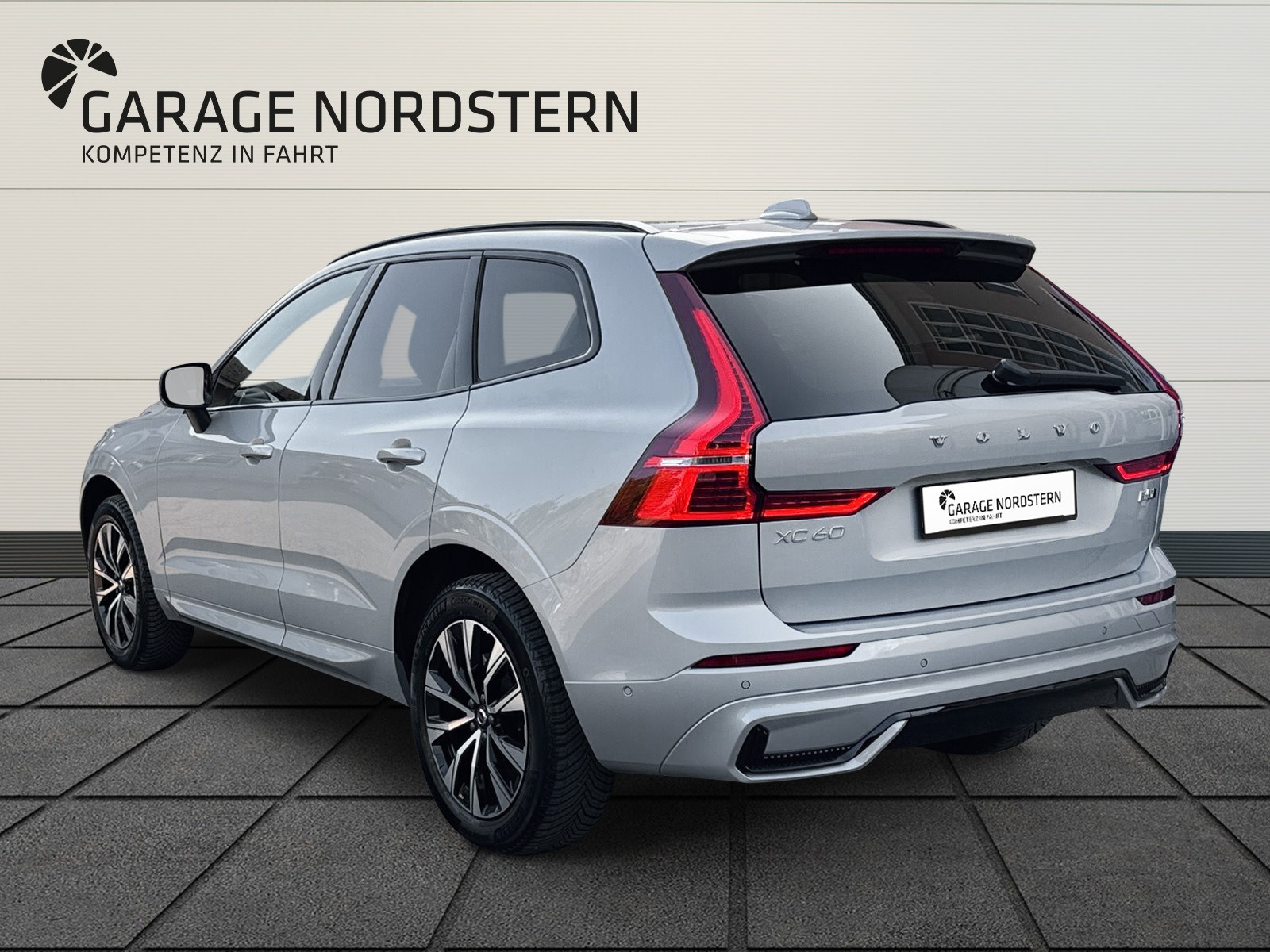 VOLVO XC60 2.0 B5 MH Plus Dark AWD-image-2