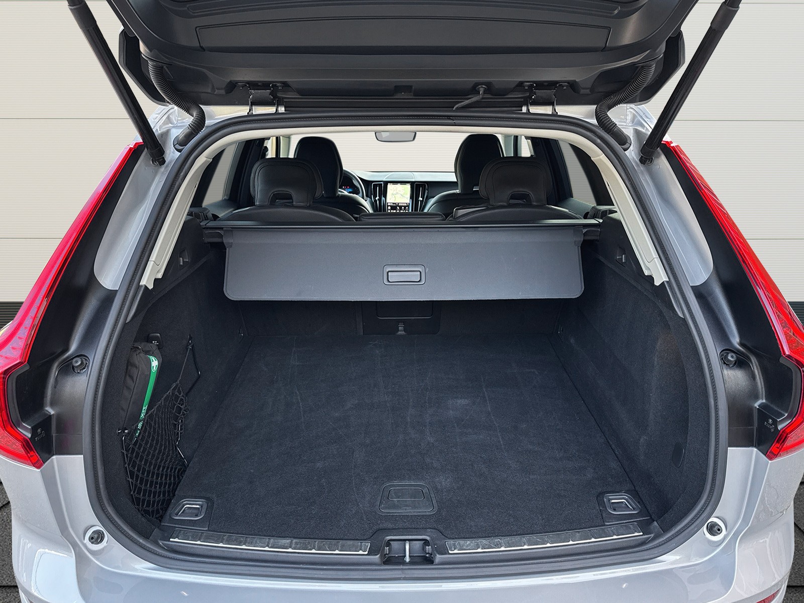 VOLVO XC60 2.0 B5 MH Plus Dark AWD-image-10