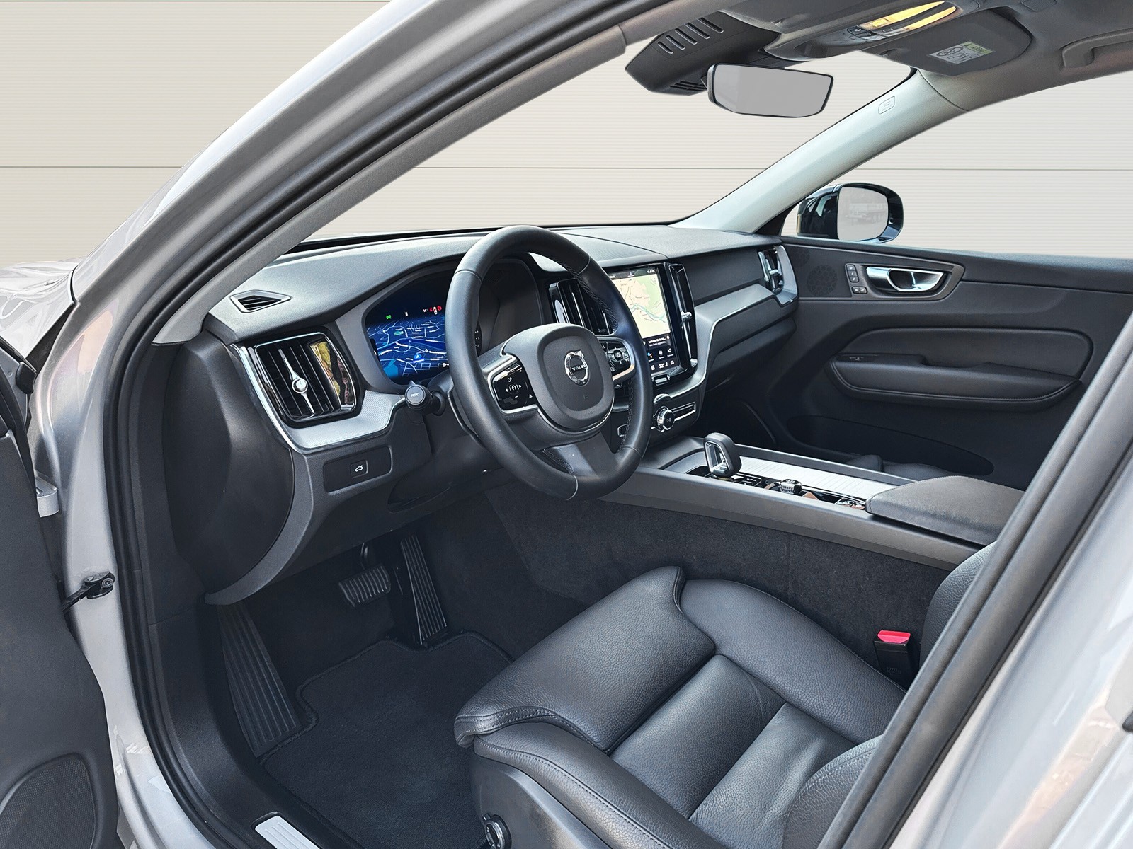 VOLVO XC60 2.0 B5 MH Plus Dark AWD-image-6