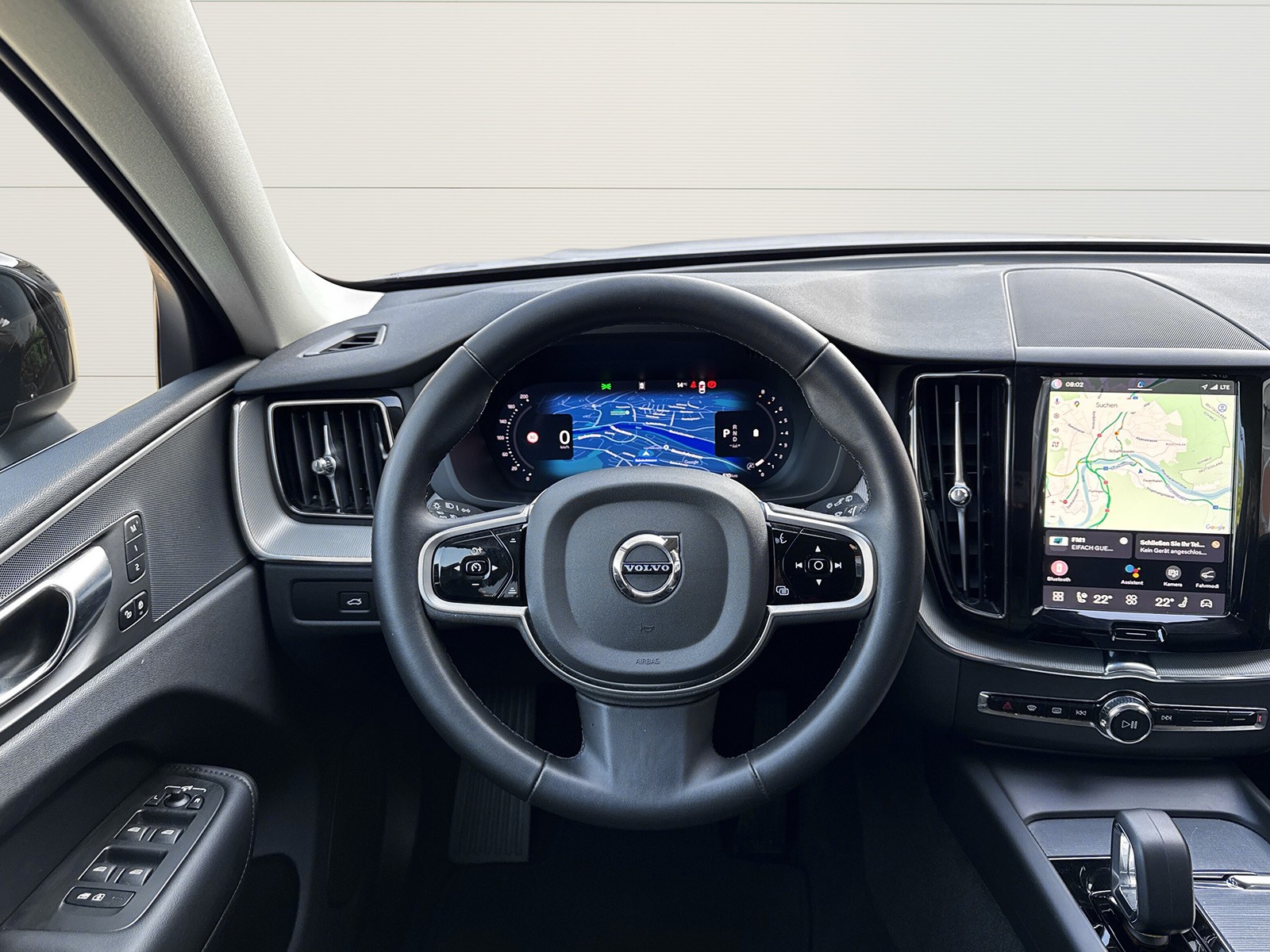 VOLVO XC60 2.0 B5 MH Plus Dark AWD-image-12