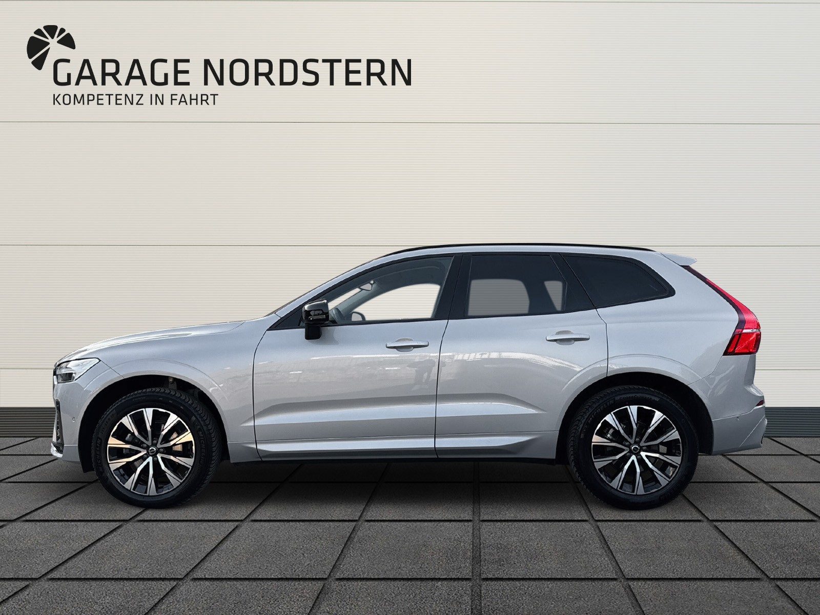 VOLVO XC60 2.0 B5 MH Plus Dark AWD-image-1
