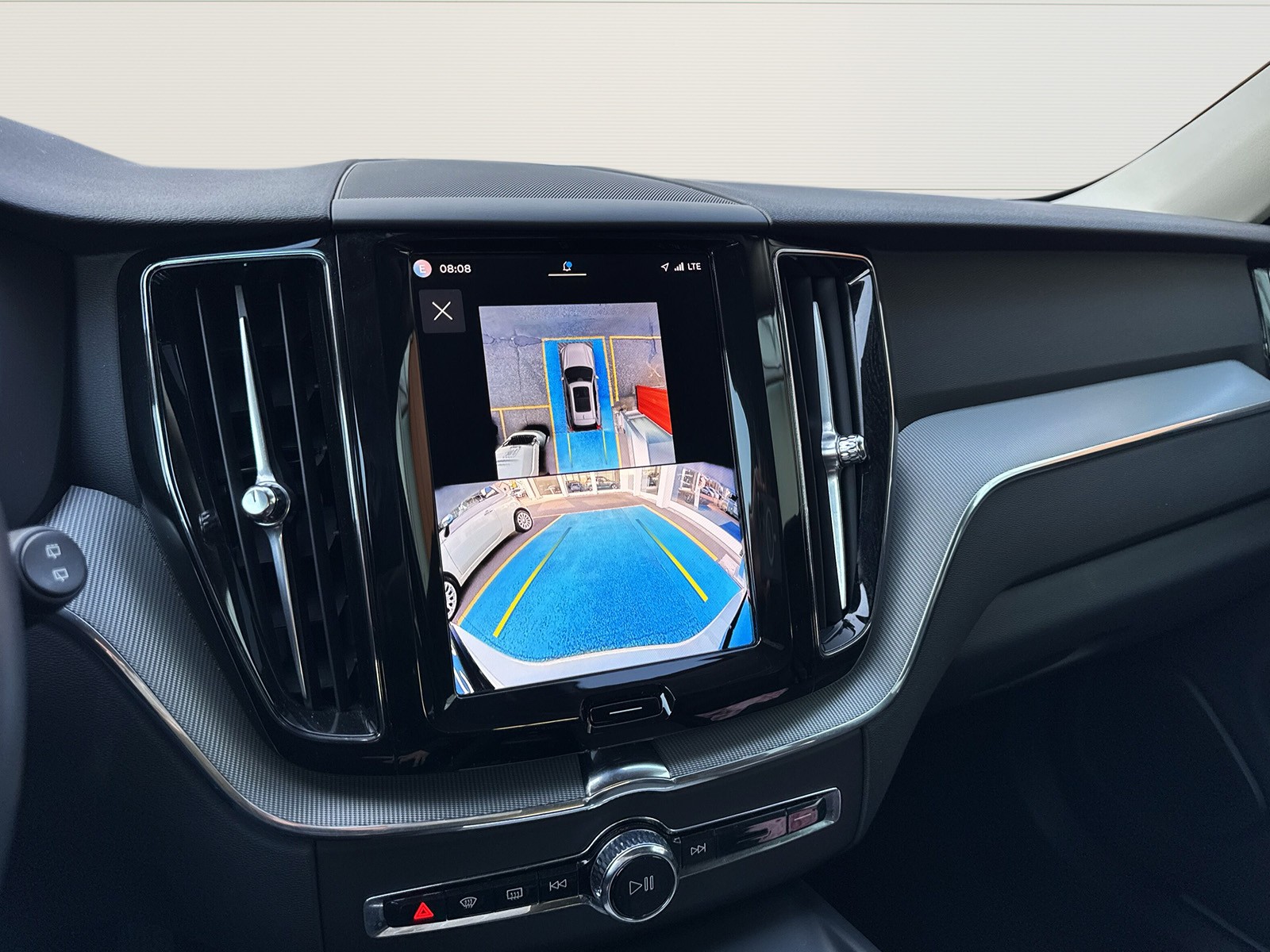 VOLVO XC60 2.0 B5 MH Plus Dark AWD-image-14