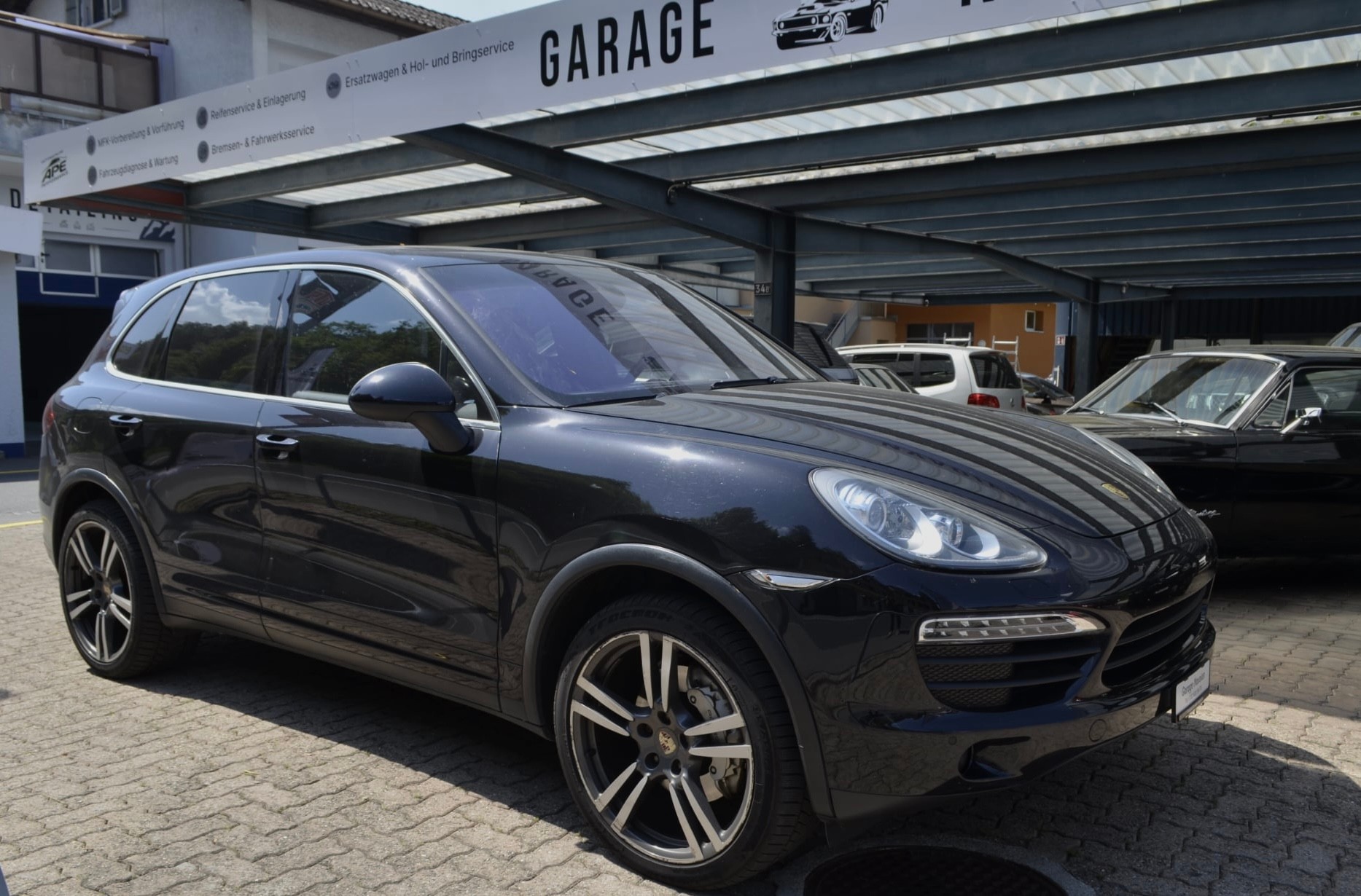 PORSCHE Cayenne S-image-1