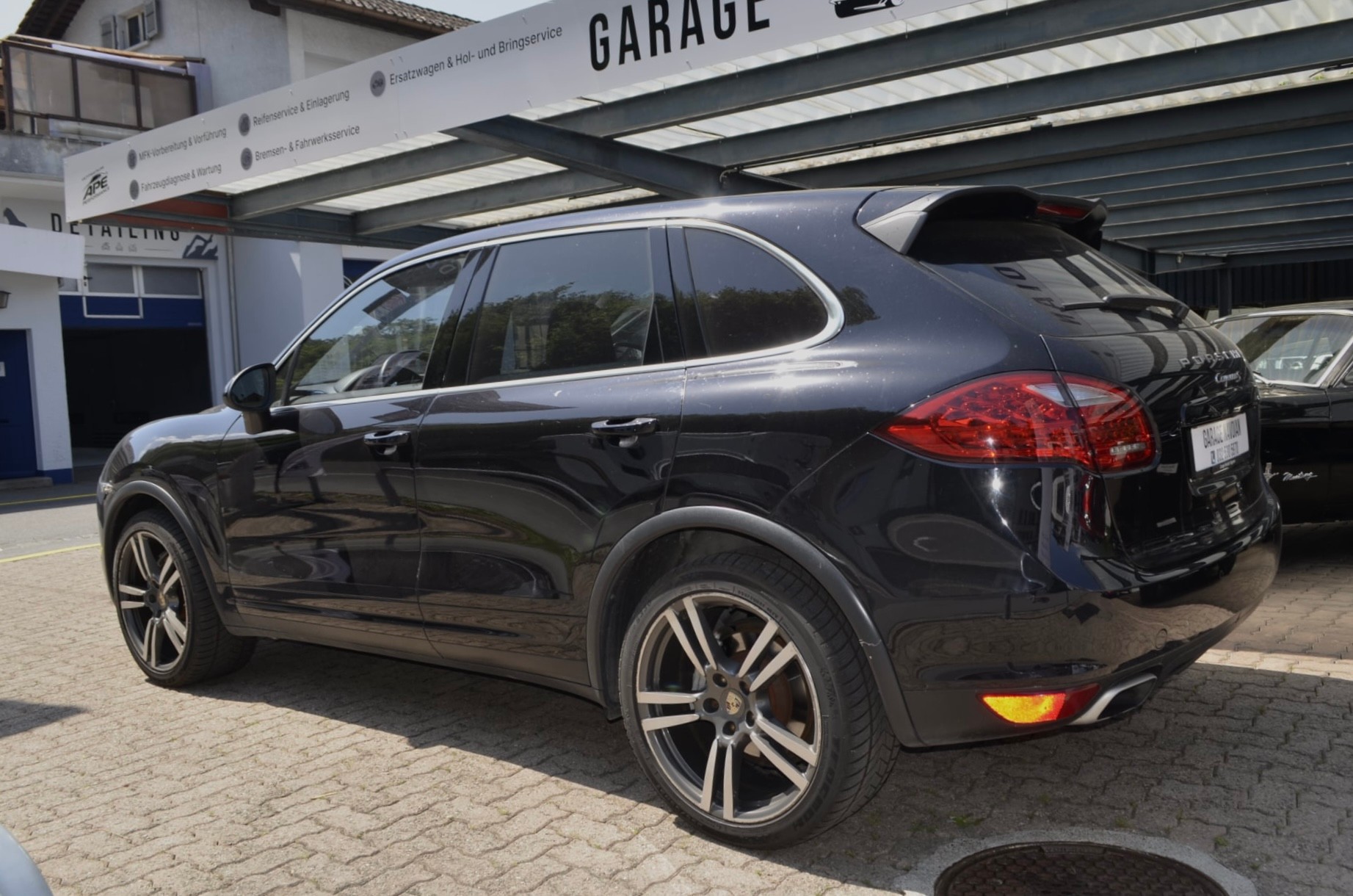 PORSCHE Cayenne S-image-3