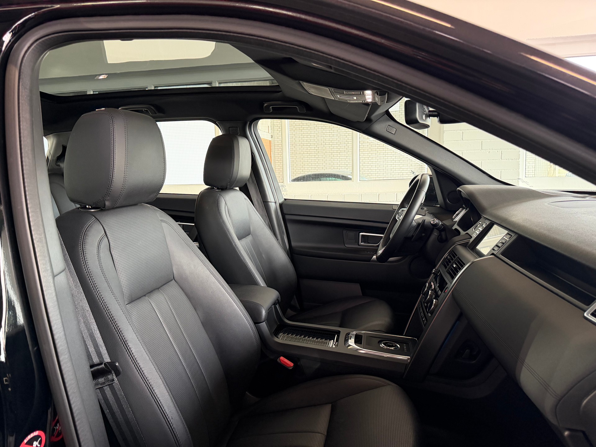 LAND ROVER Discovery Sport 2.0 TD4 180 PS 4X4 HSE AT9-image-8