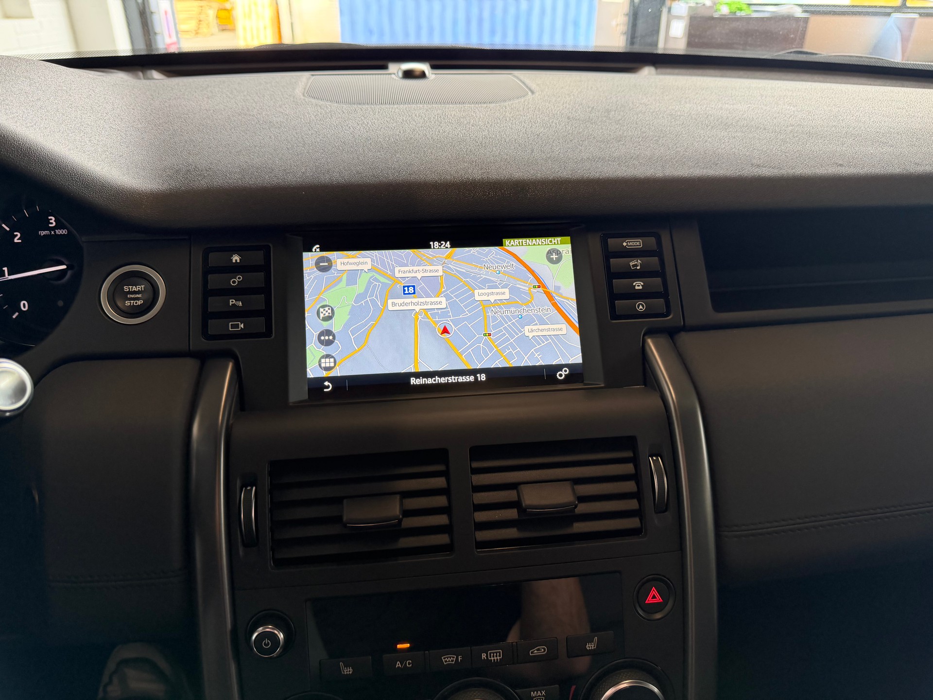 LAND ROVER Discovery Sport 2.0 TD4 180 PS 4X4 HSE AT9-image-19