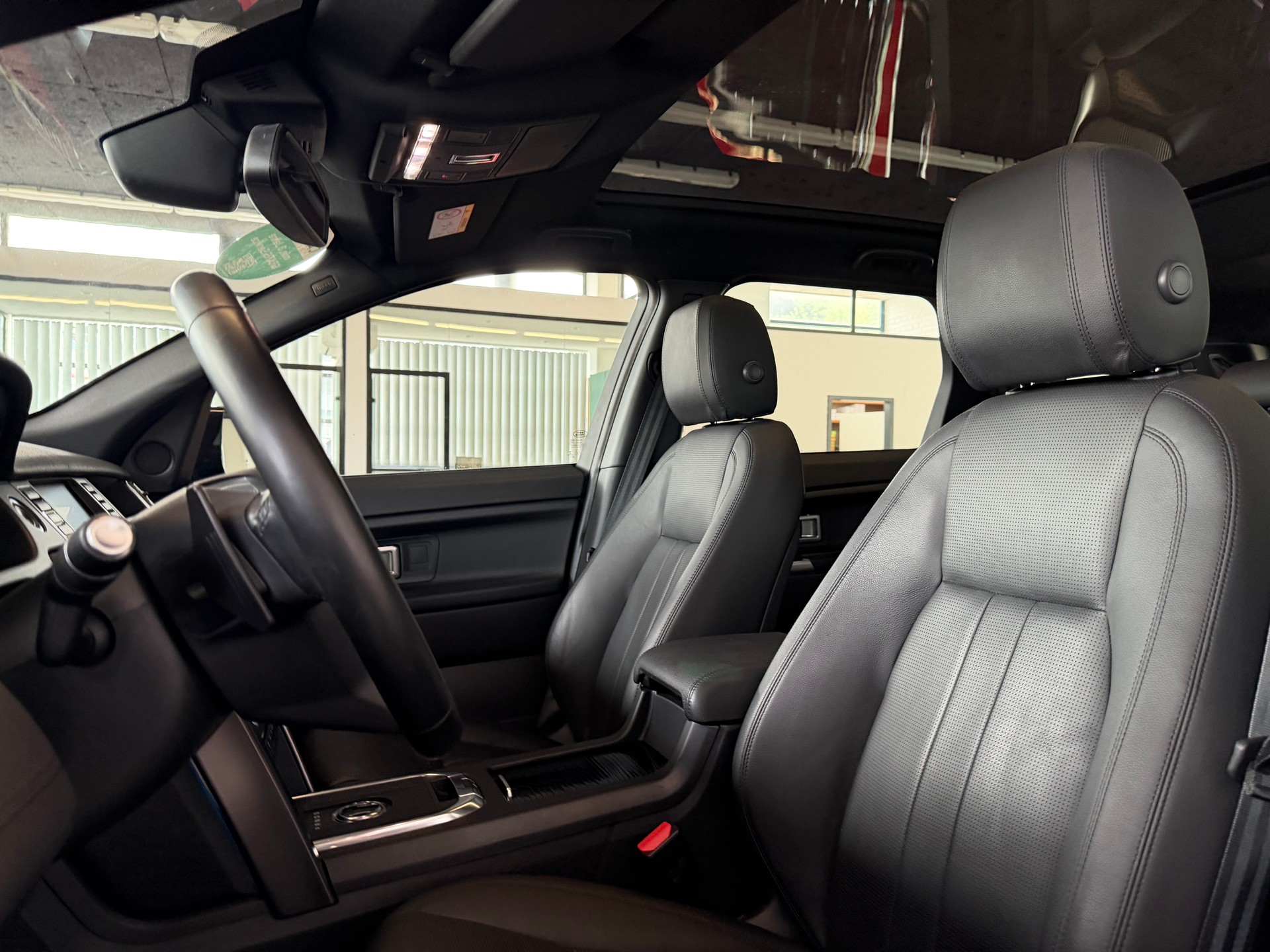LAND ROVER Discovery Sport 2.0 TD4 180 PS 4X4 HSE AT9-image-14